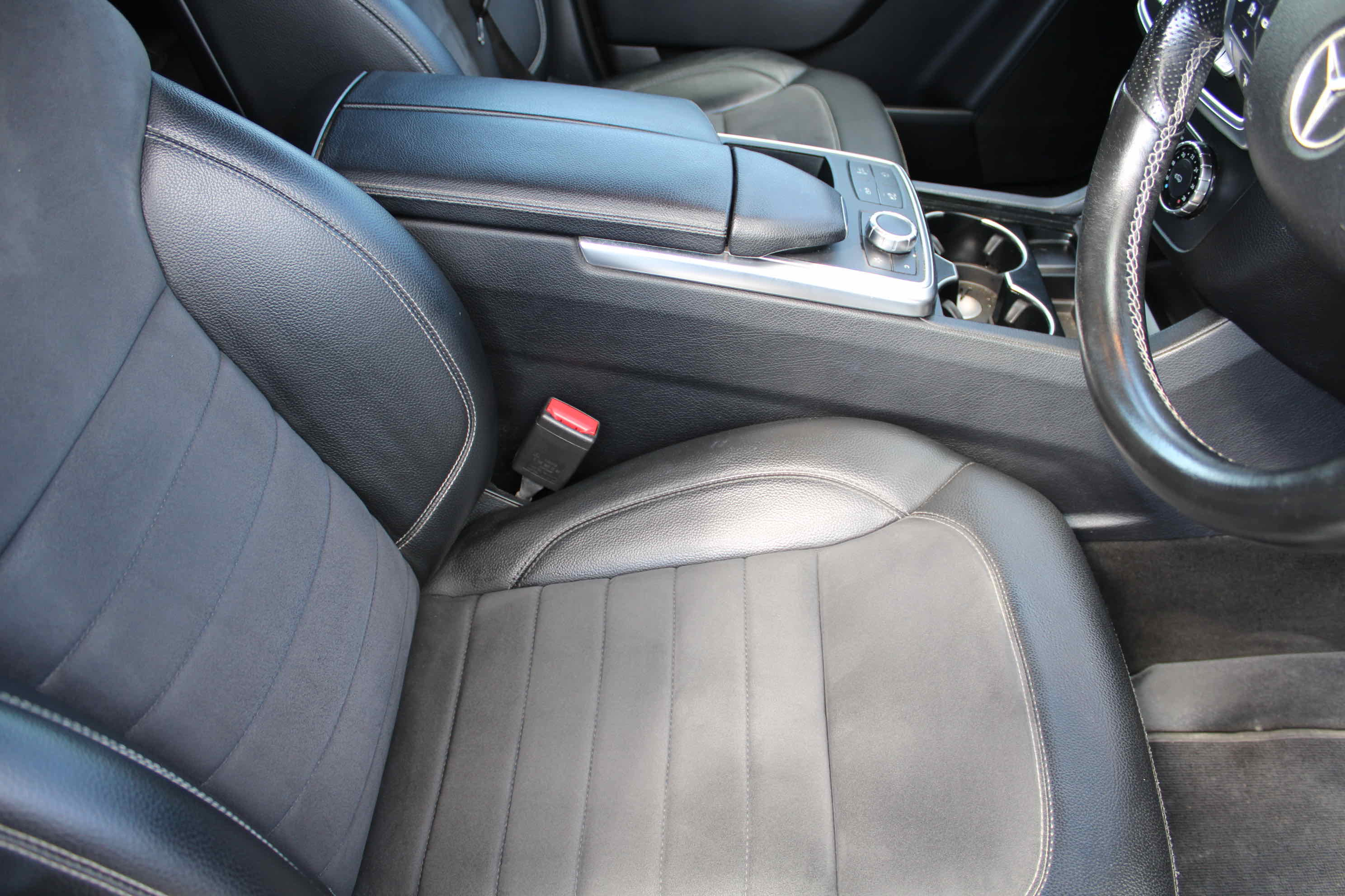 
								Mercedes-Benz ML 250 BlueTEC 4MATIC full									