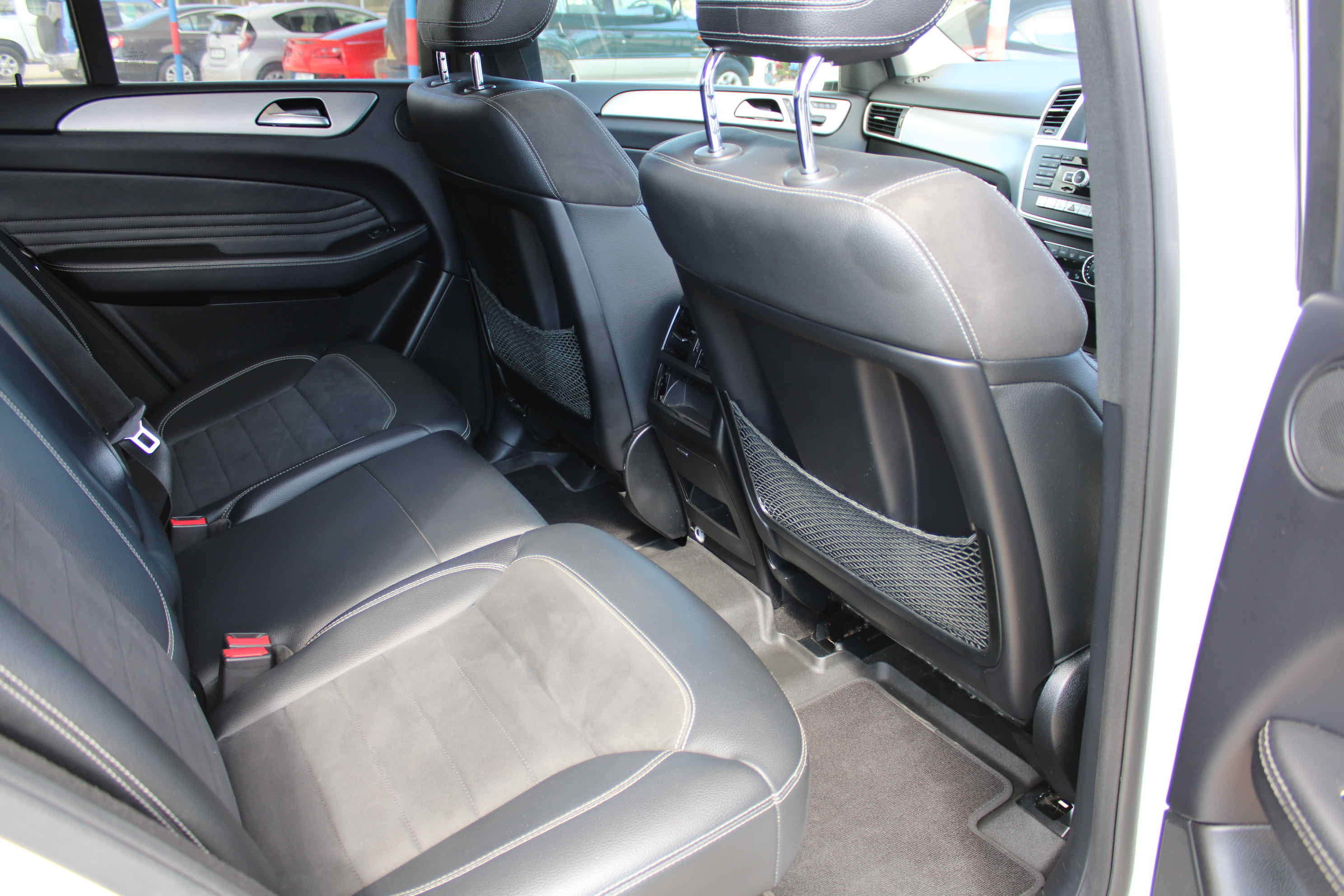 
								Mercedes-Benz ML 250 BlueTEC 4MATIC full									
