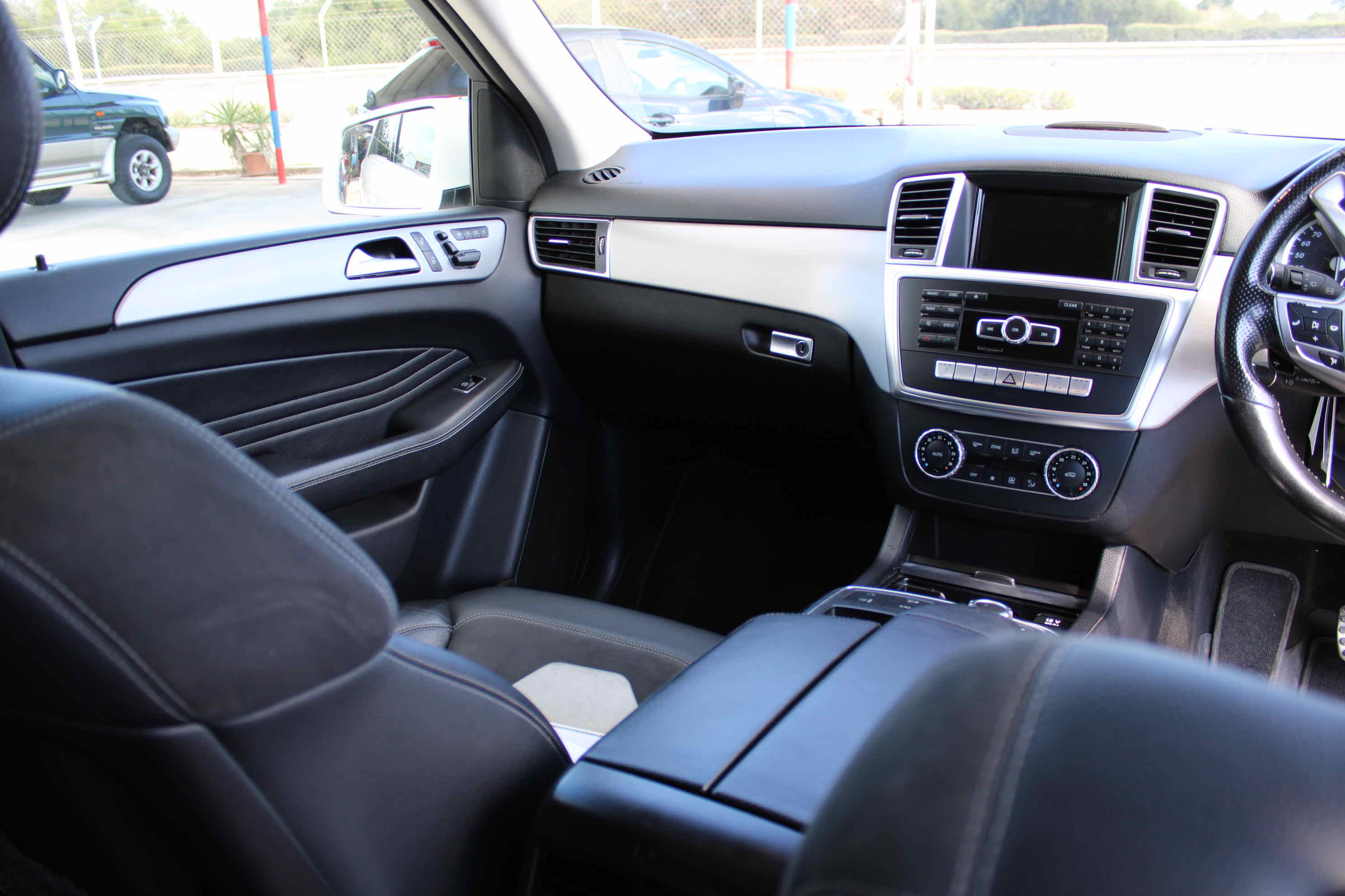 
								Mercedes-Benz ML 250 BlueTEC 4MATIC full									