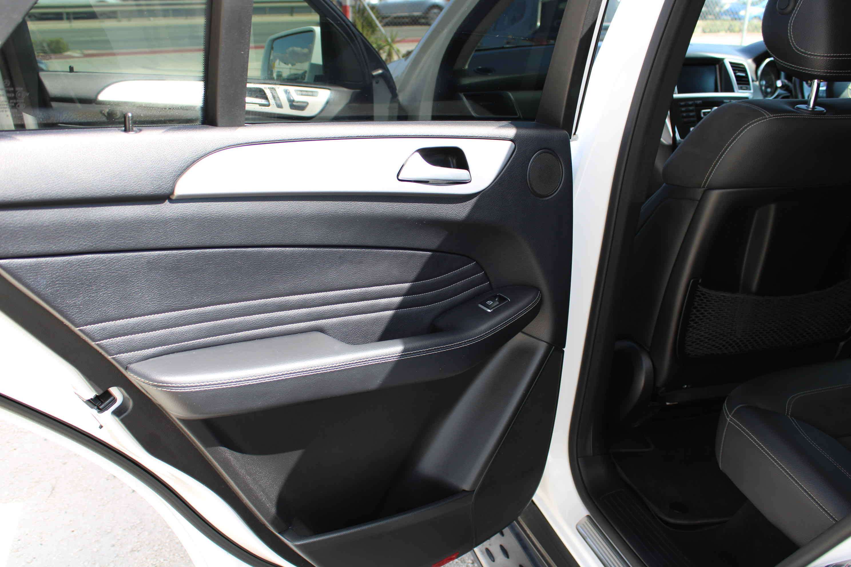 
								Mercedes-Benz ML 250 BlueTEC 4MATIC full									