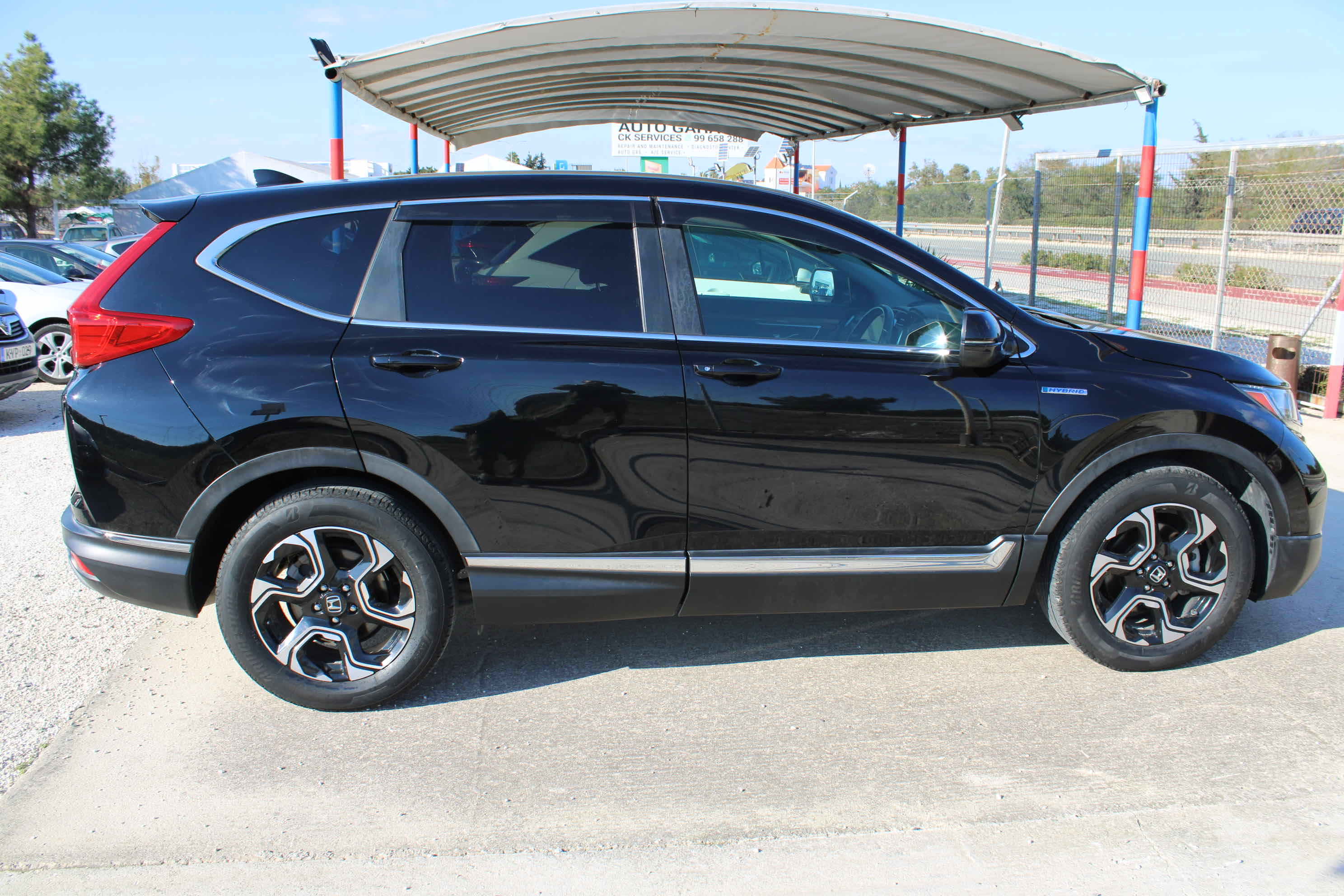 
								Honda CR-V Hybrid full									