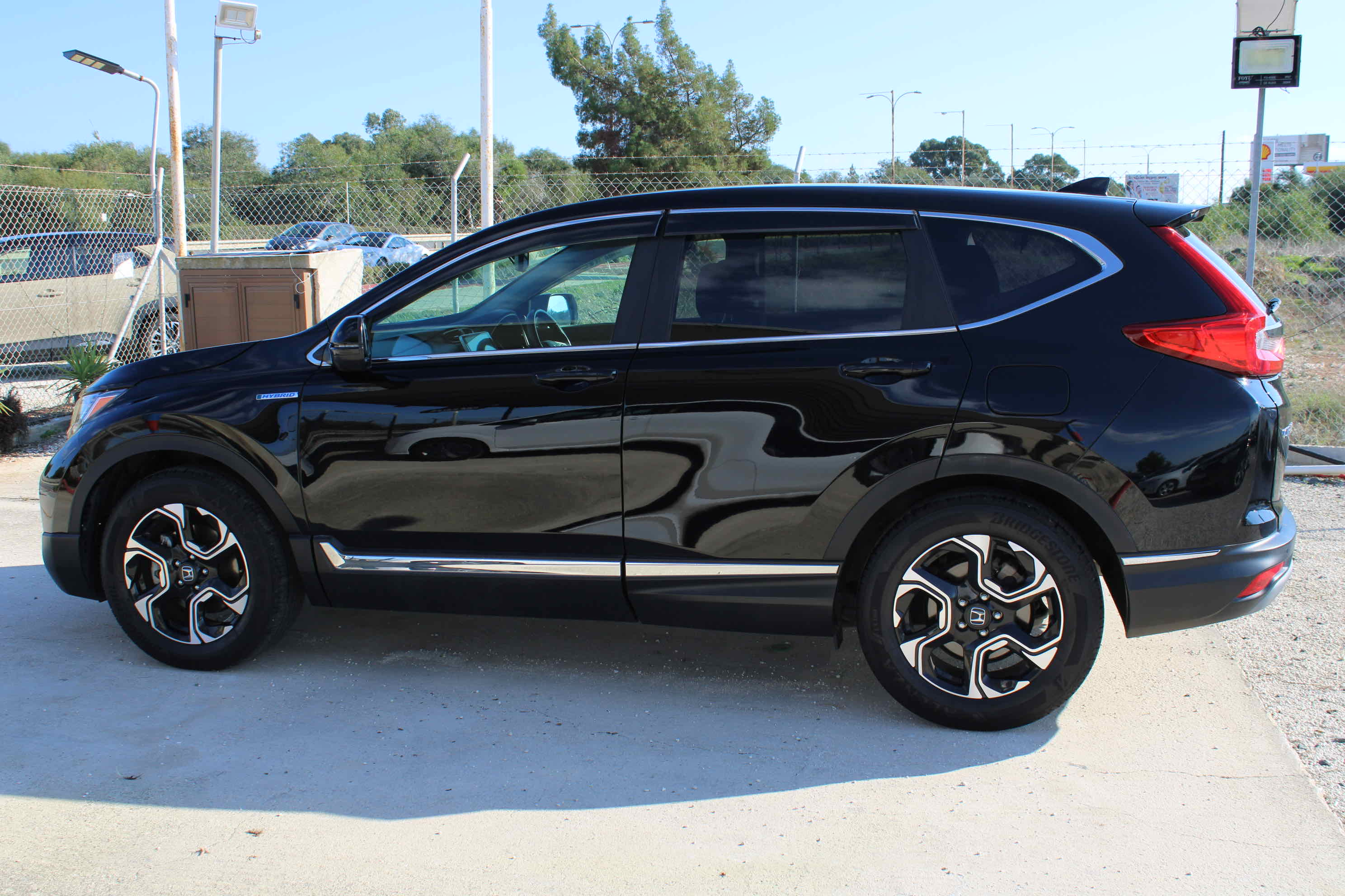 
								Honda CR-V Hybrid full									
