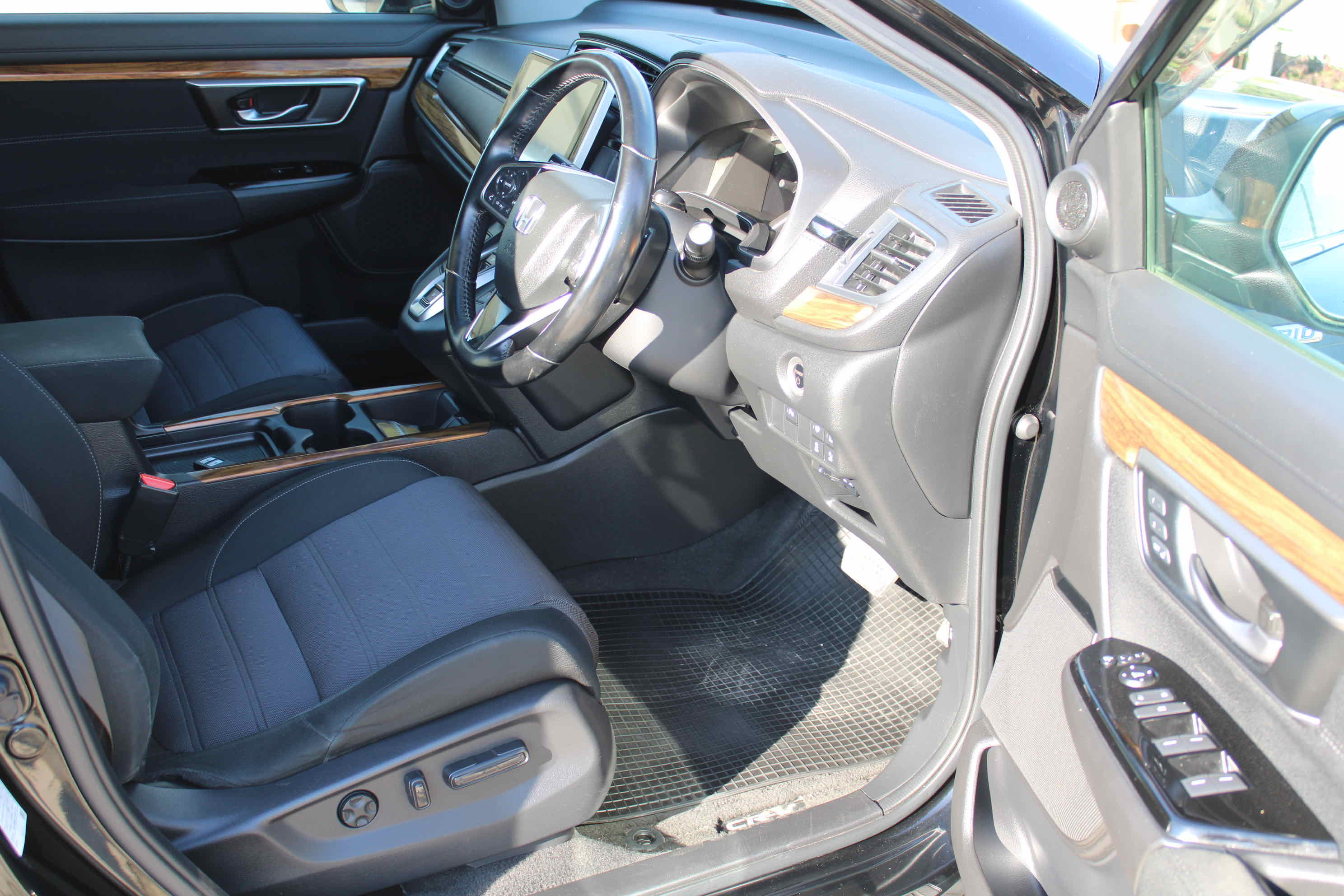 
								Honda CR-V Hybrid full									