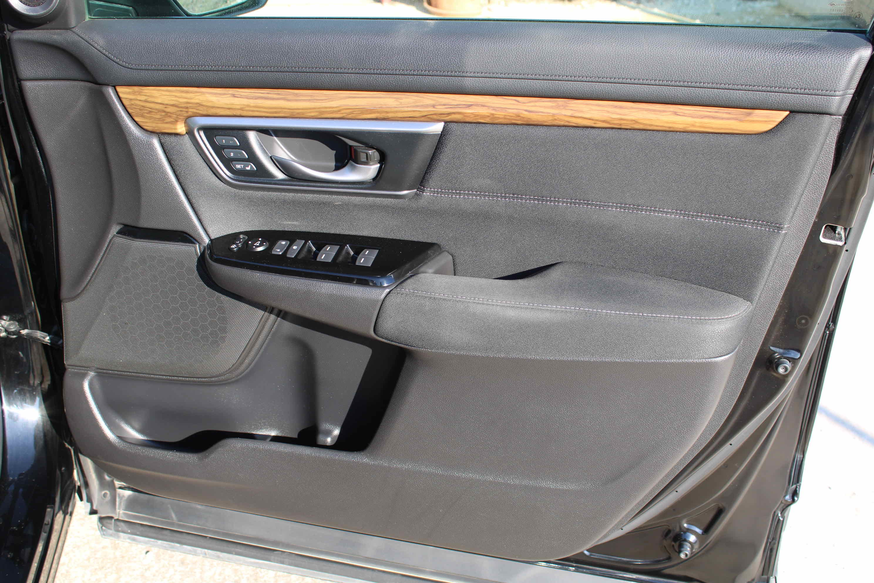 
								Honda CR-V Hybrid full									