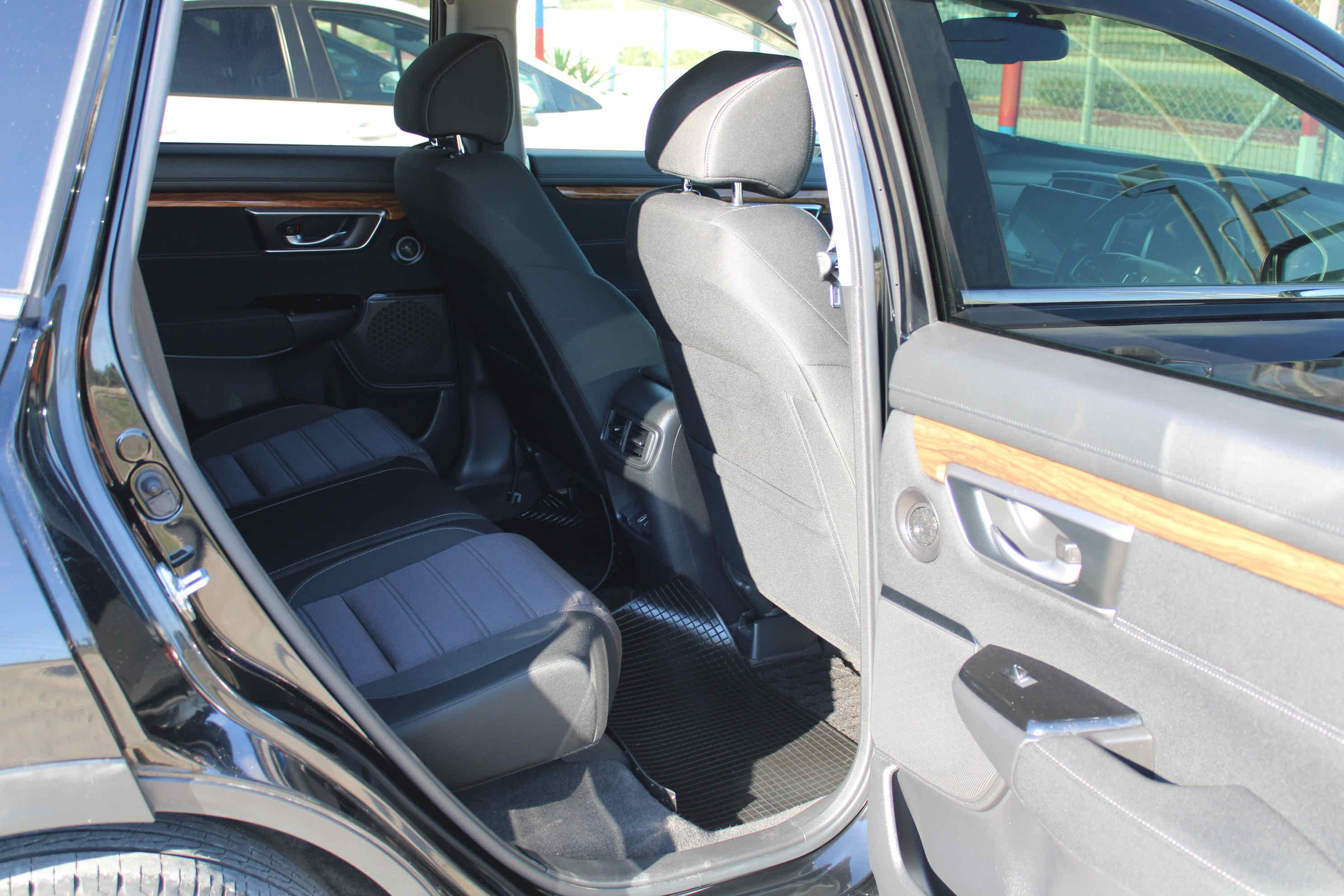 
								Honda CR-V Hybrid full									