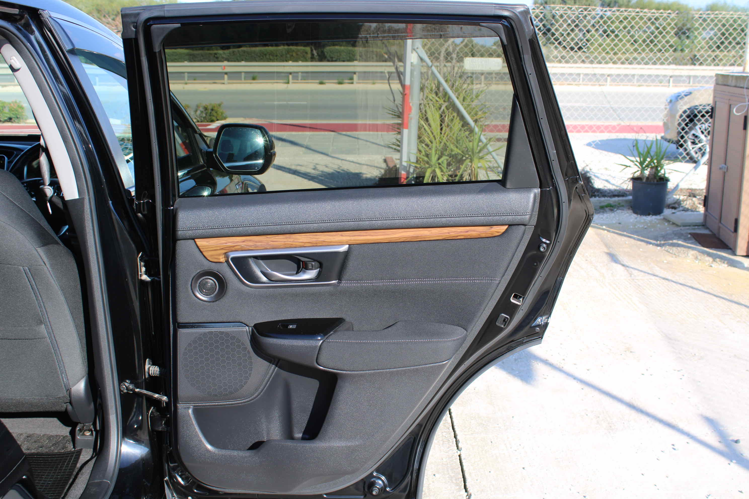 
								Honda CR-V Hybrid full									