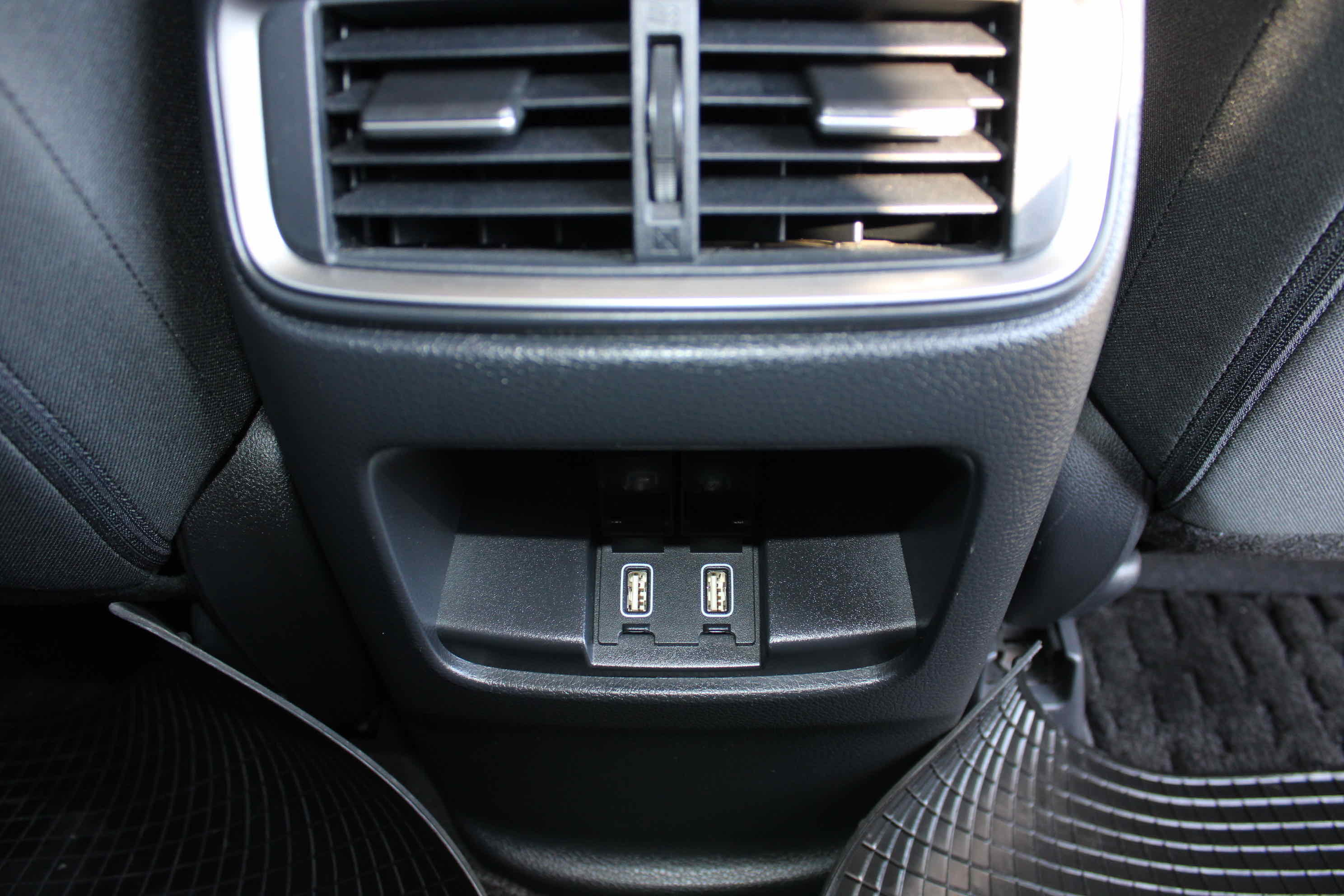 
								Honda CR-V Hybrid full									