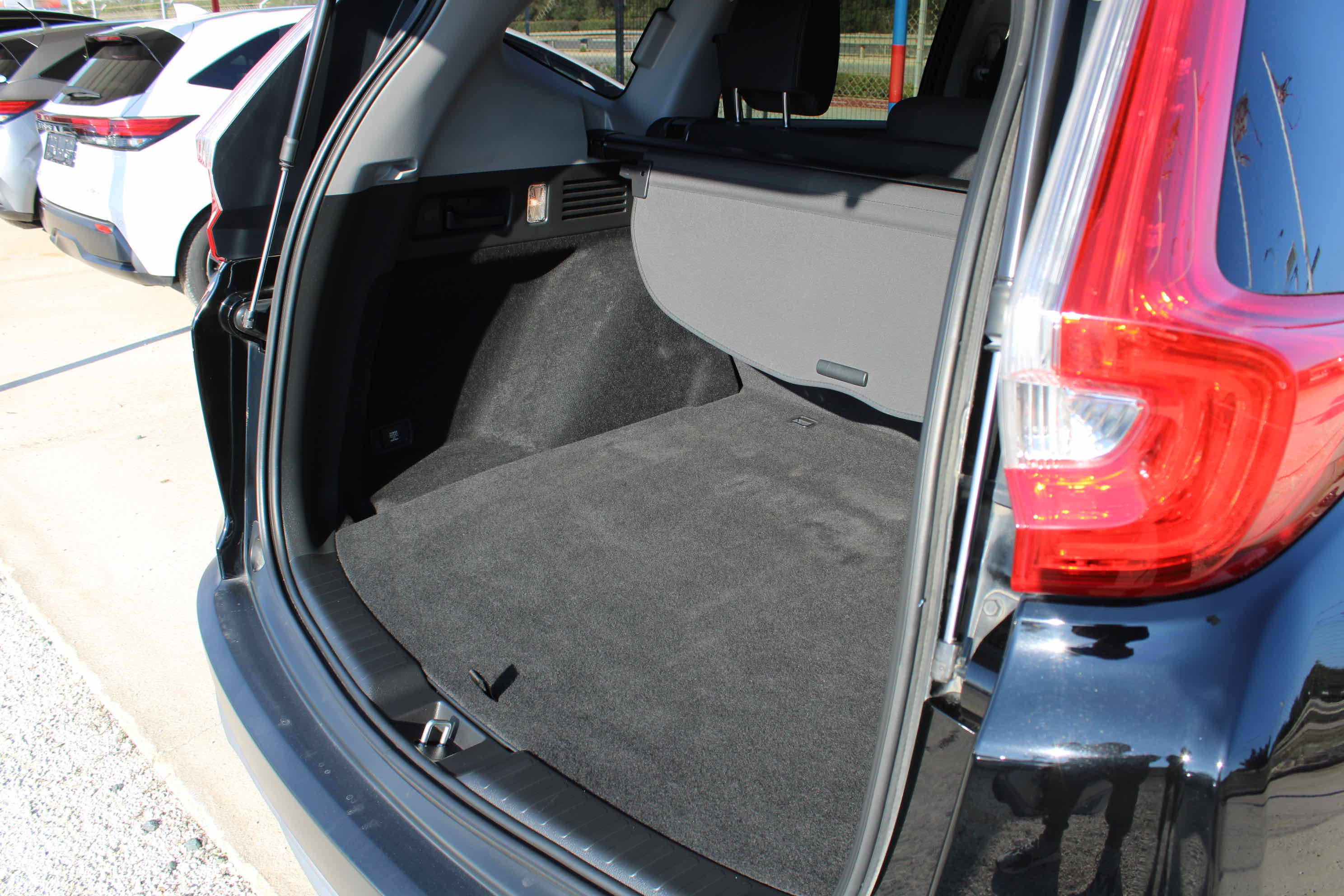 
								Honda CR-V Hybrid full									