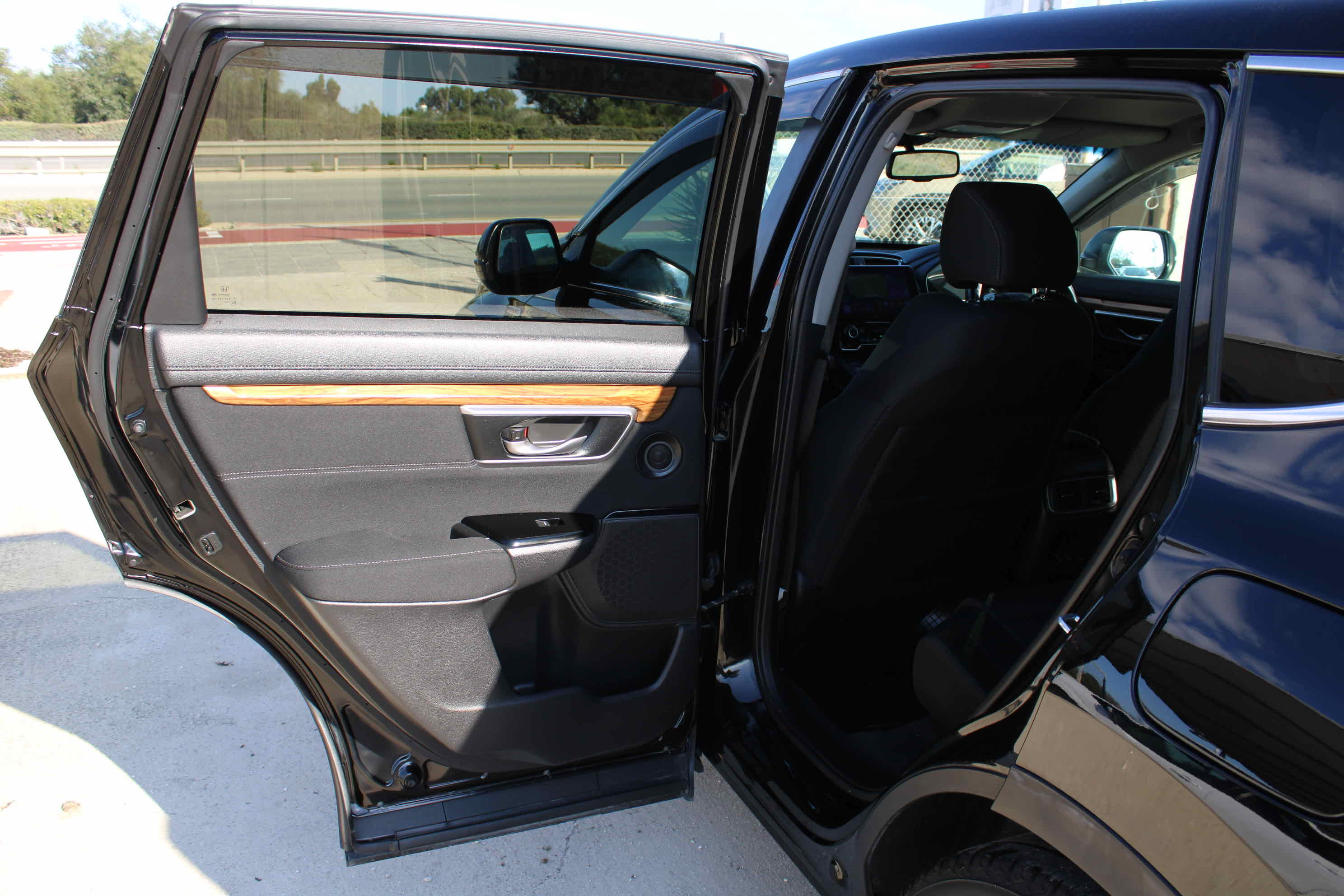 
								Honda CR-V Hybrid full									
