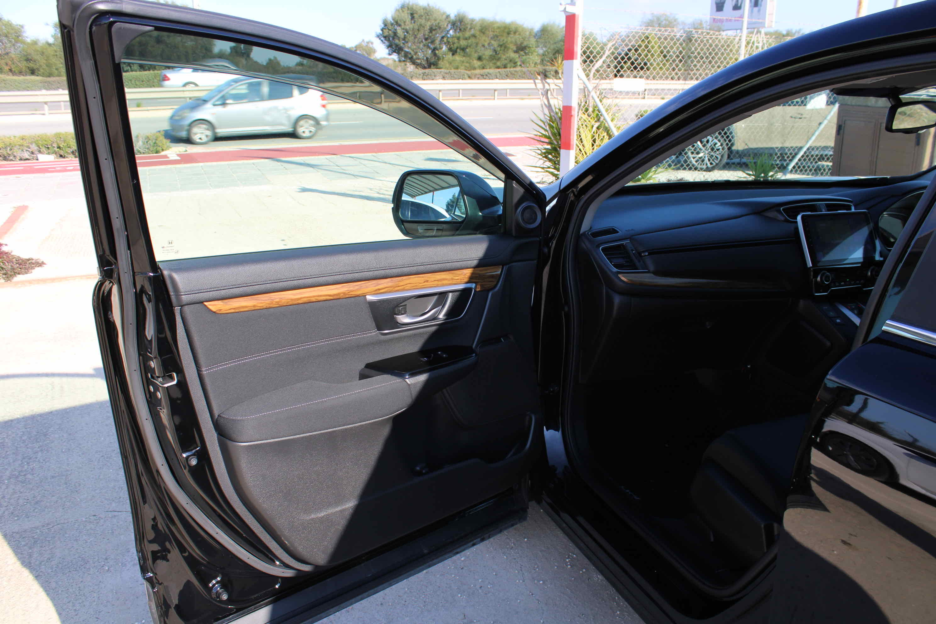 
								Honda CR-V Hybrid full									
