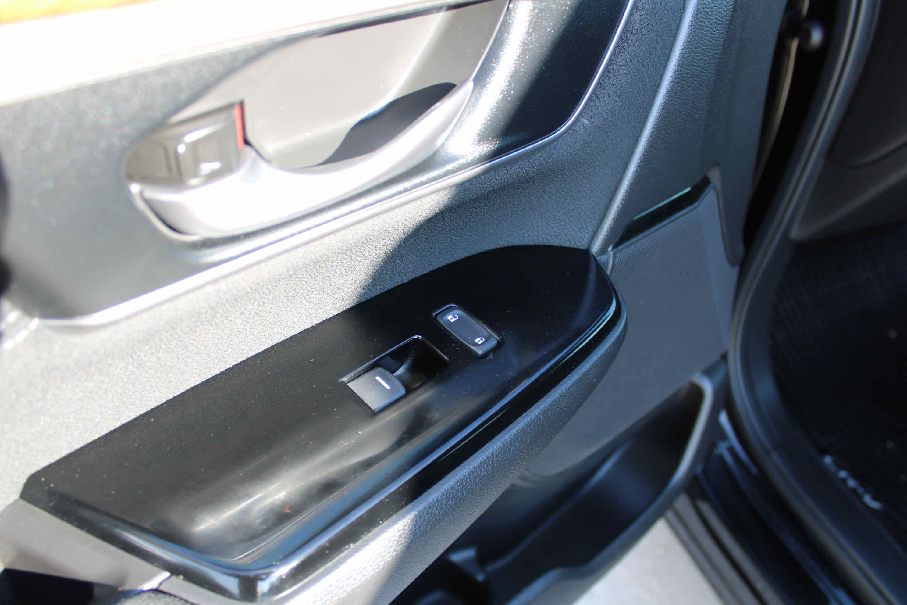 
								Honda CR-V Hybrid full									
