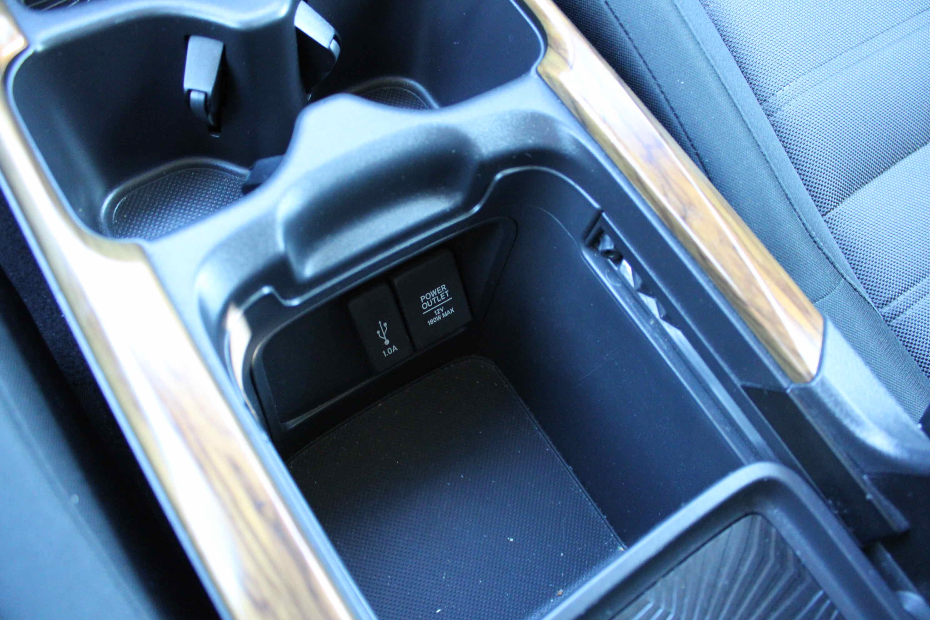 
								Honda CR-V Hybrid full									
