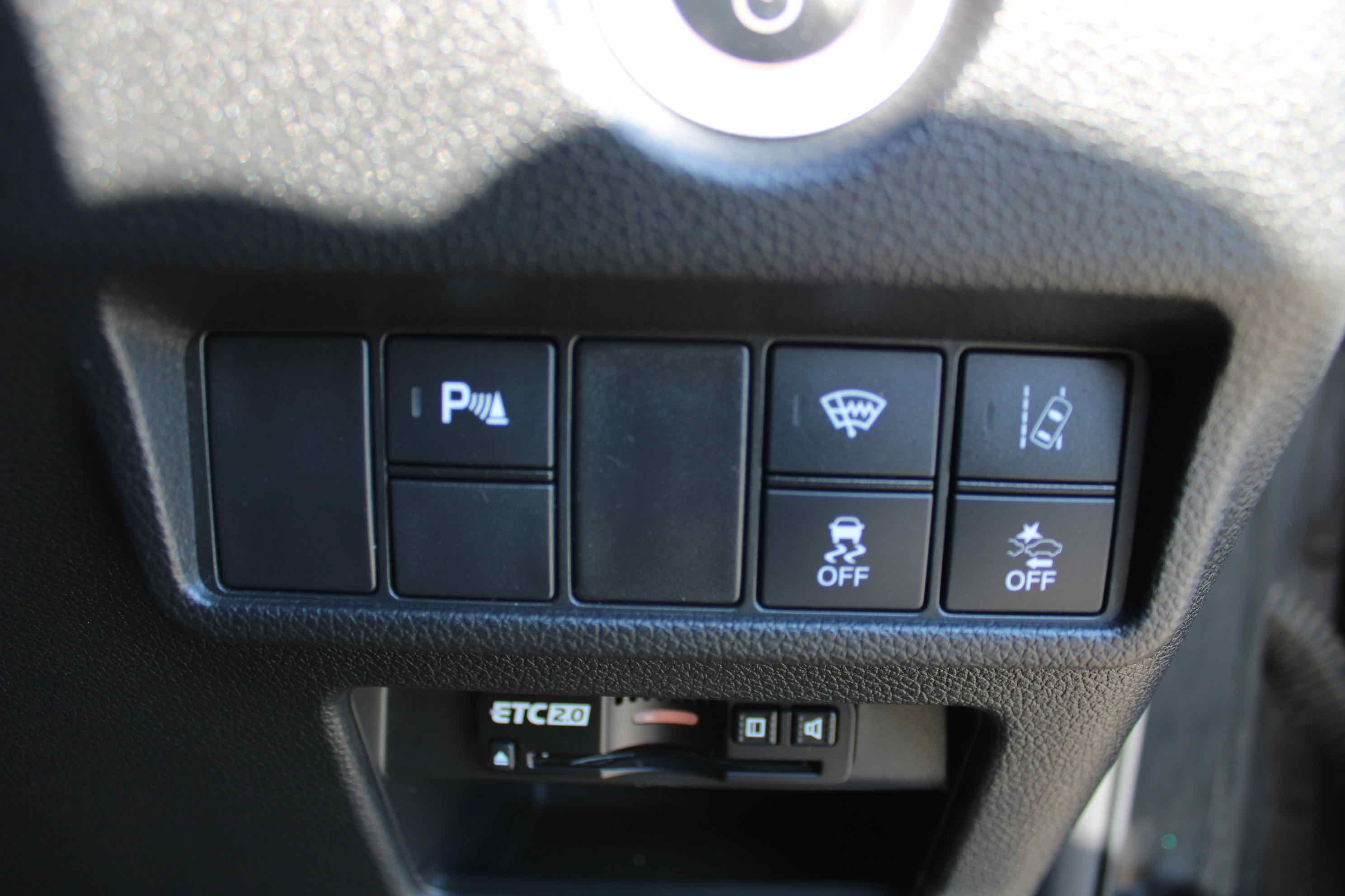 
								Honda CR-V Hybrid full									