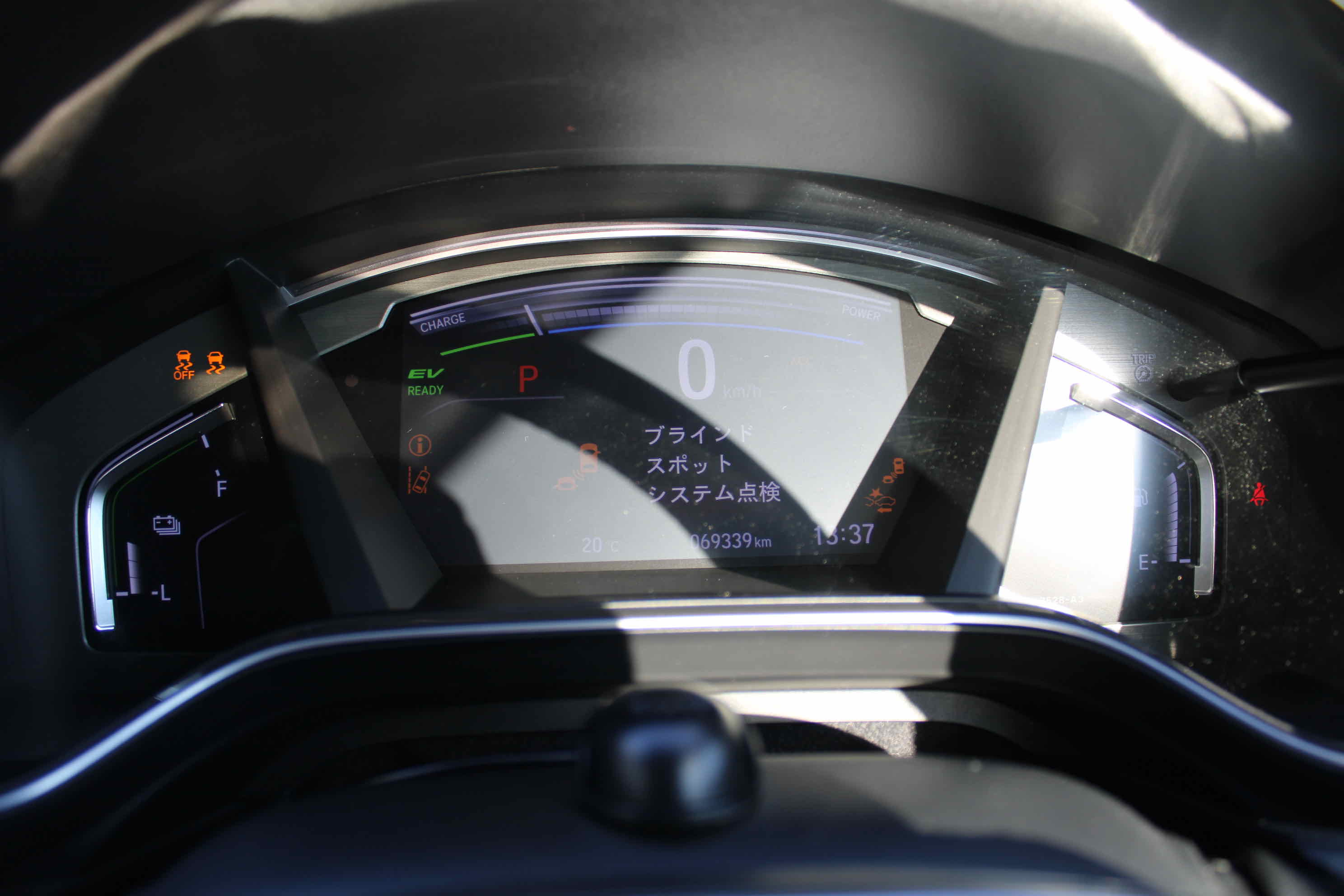 
								Honda CR-V Hybrid full									
