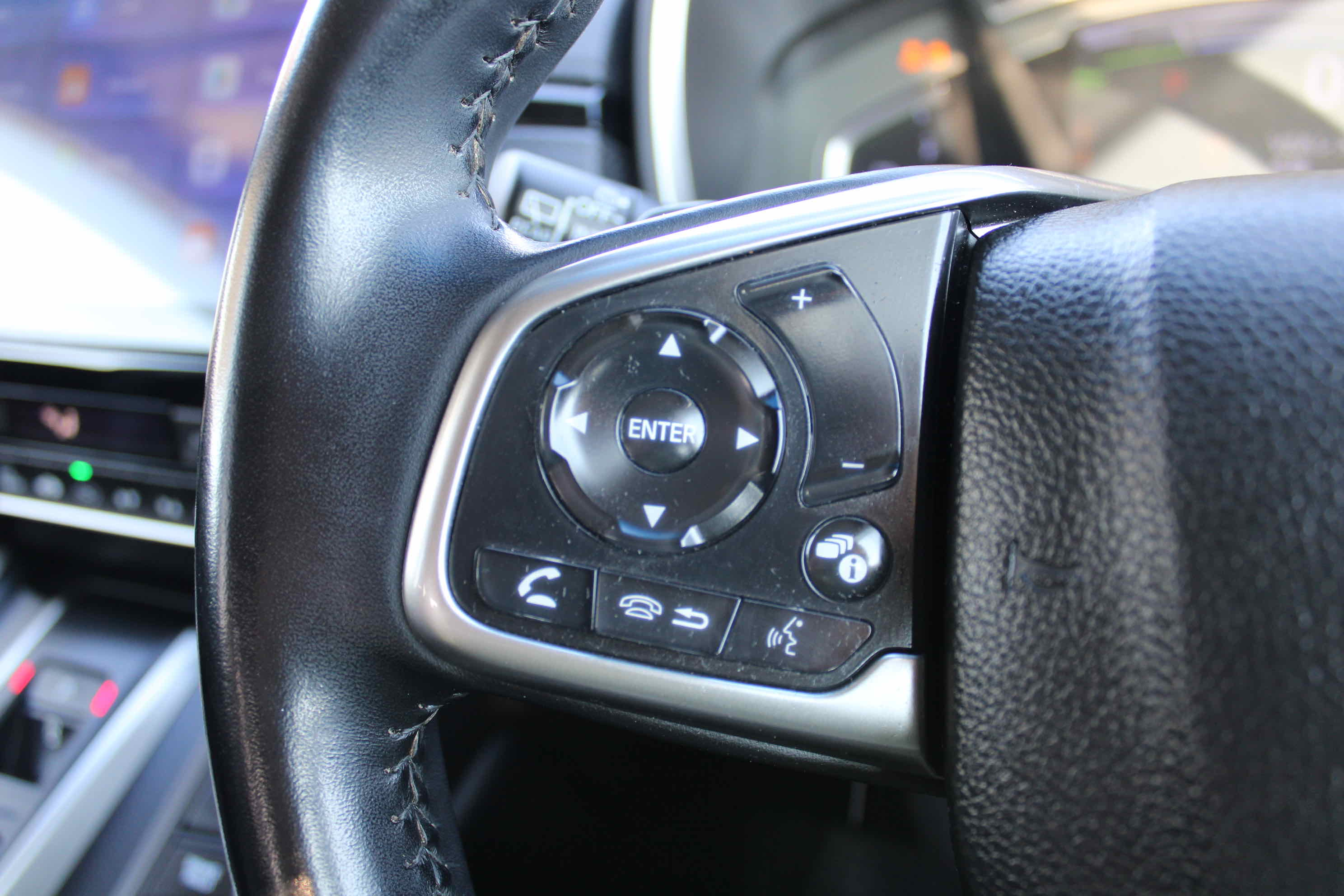 
								Honda CR-V Hybrid full									