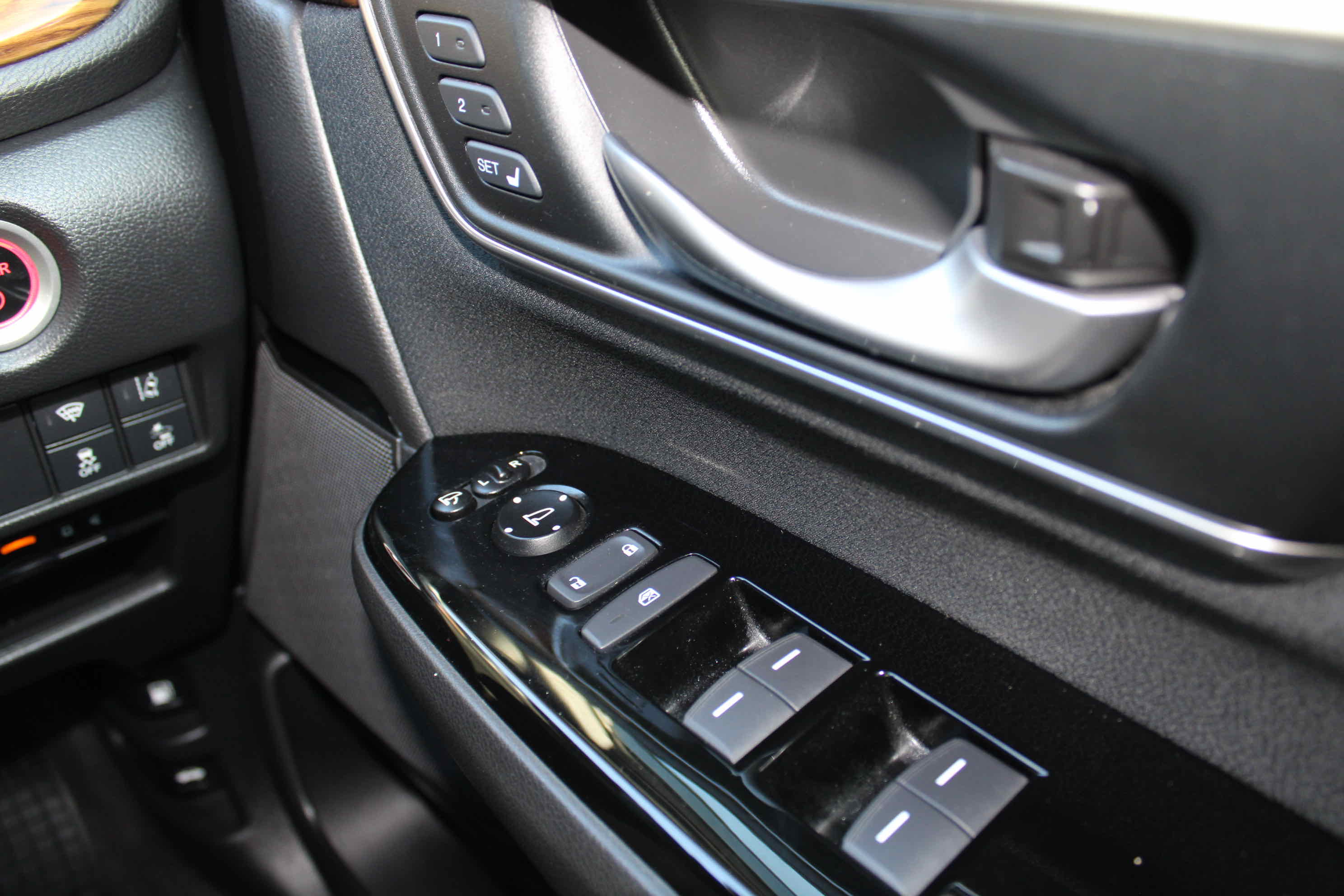 
								Honda CR-V Hybrid full									