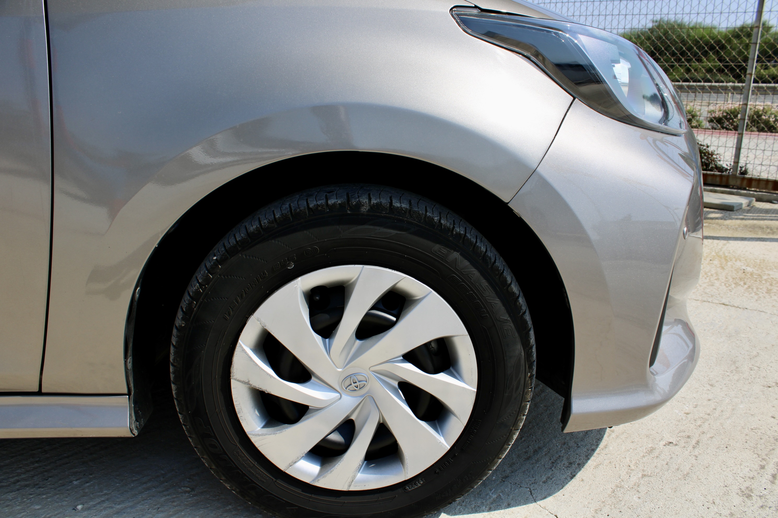 
								Toyota Yaris Hybrid full									