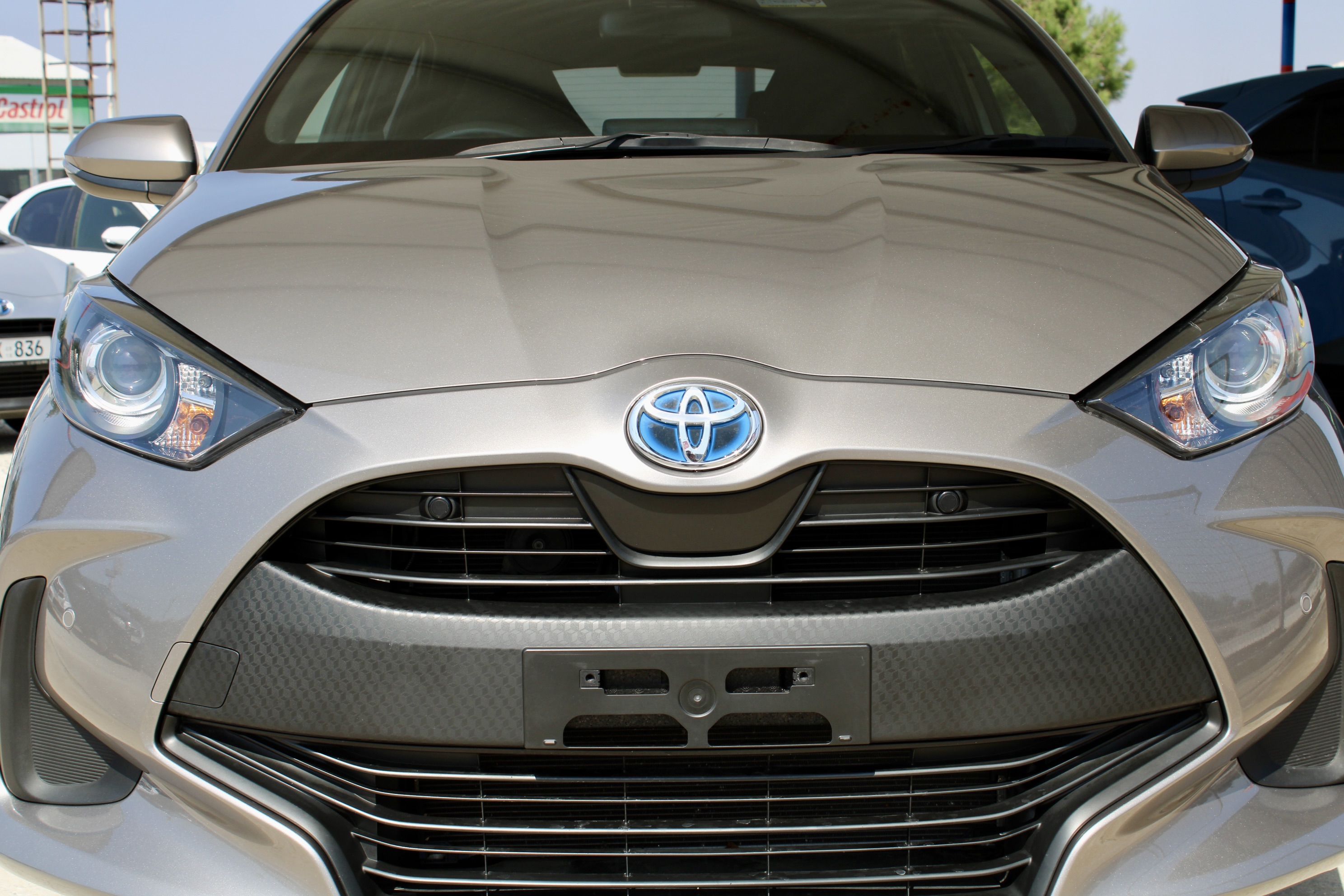 
								Toyota Yaris Hybrid full									