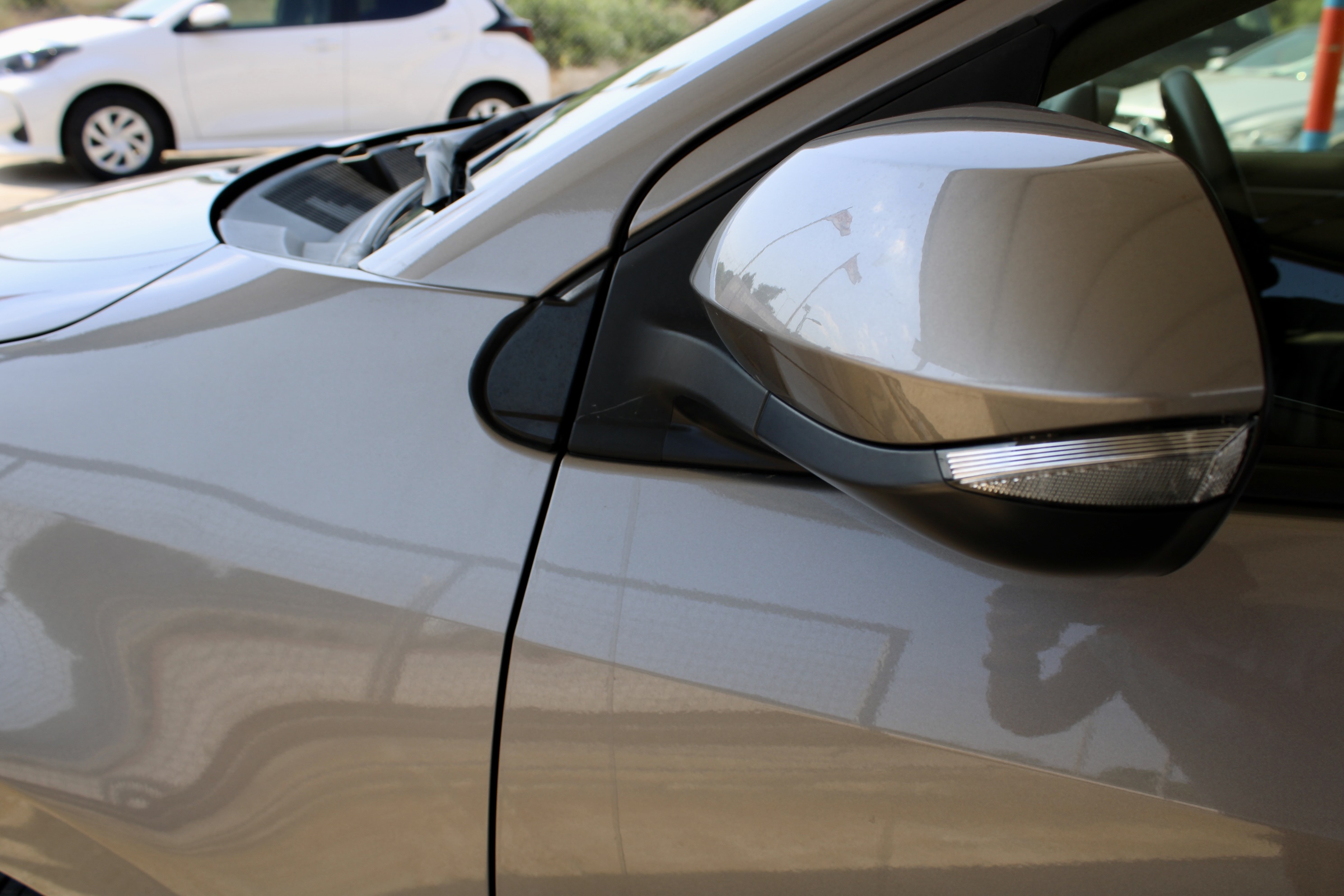
								Toyota Yaris Hybrid full									