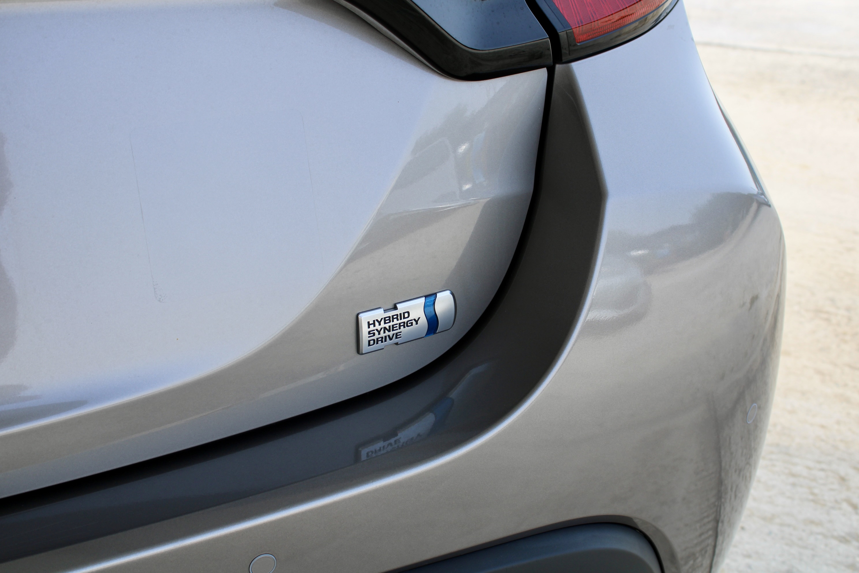 
								Toyota Yaris Hybrid full									
