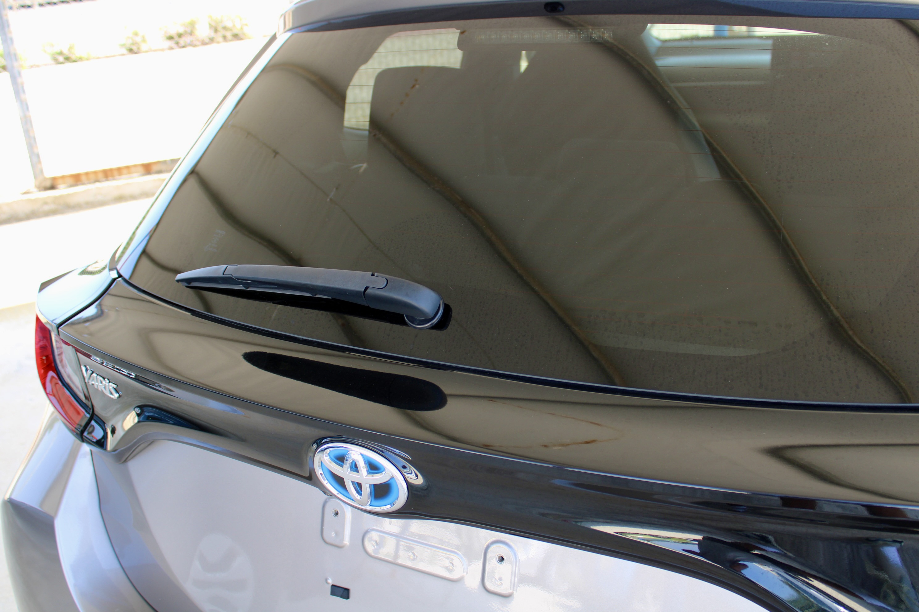 
								Toyota Yaris Hybrid full									