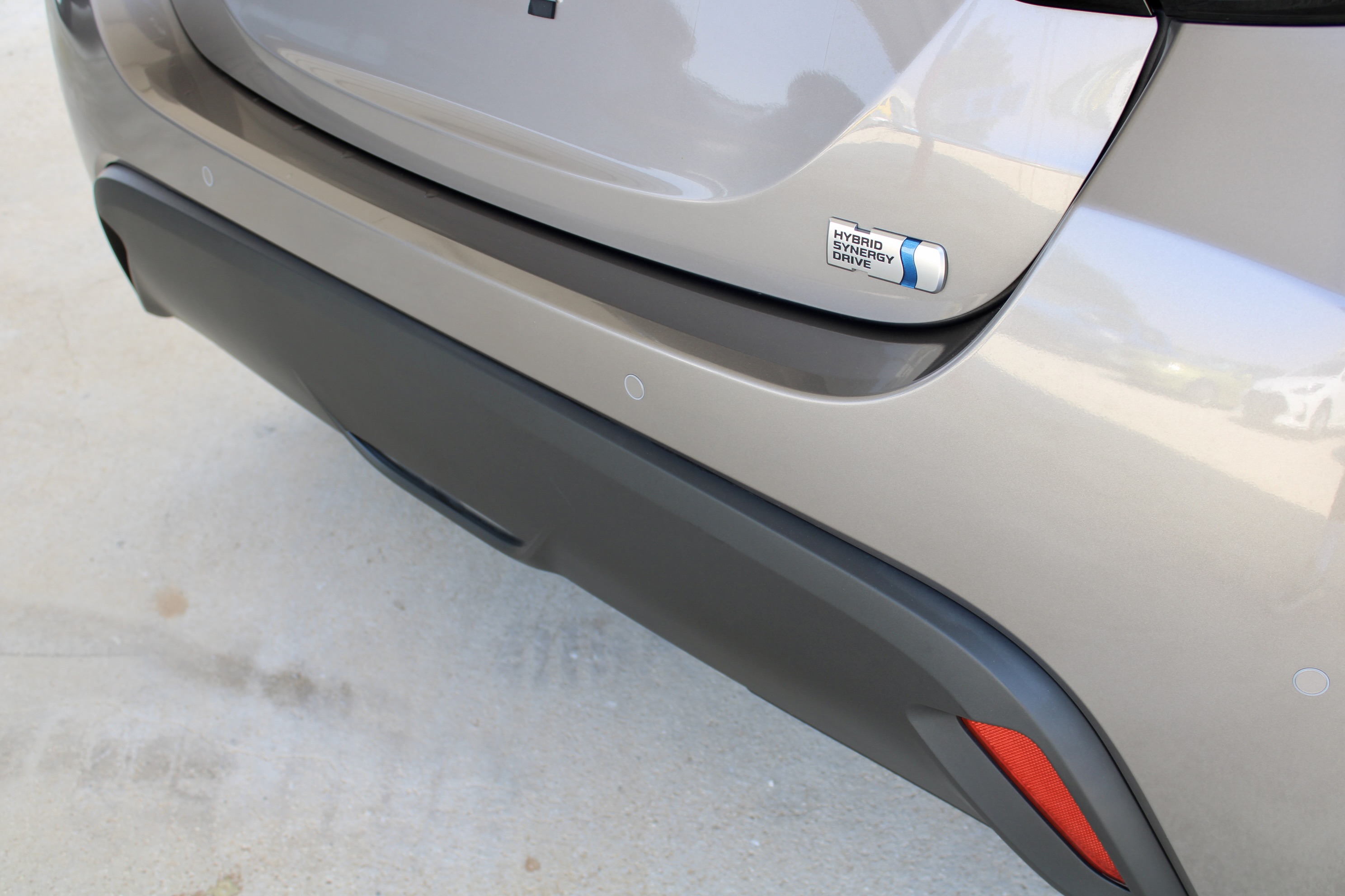 
								Toyota Yaris Hybrid full									