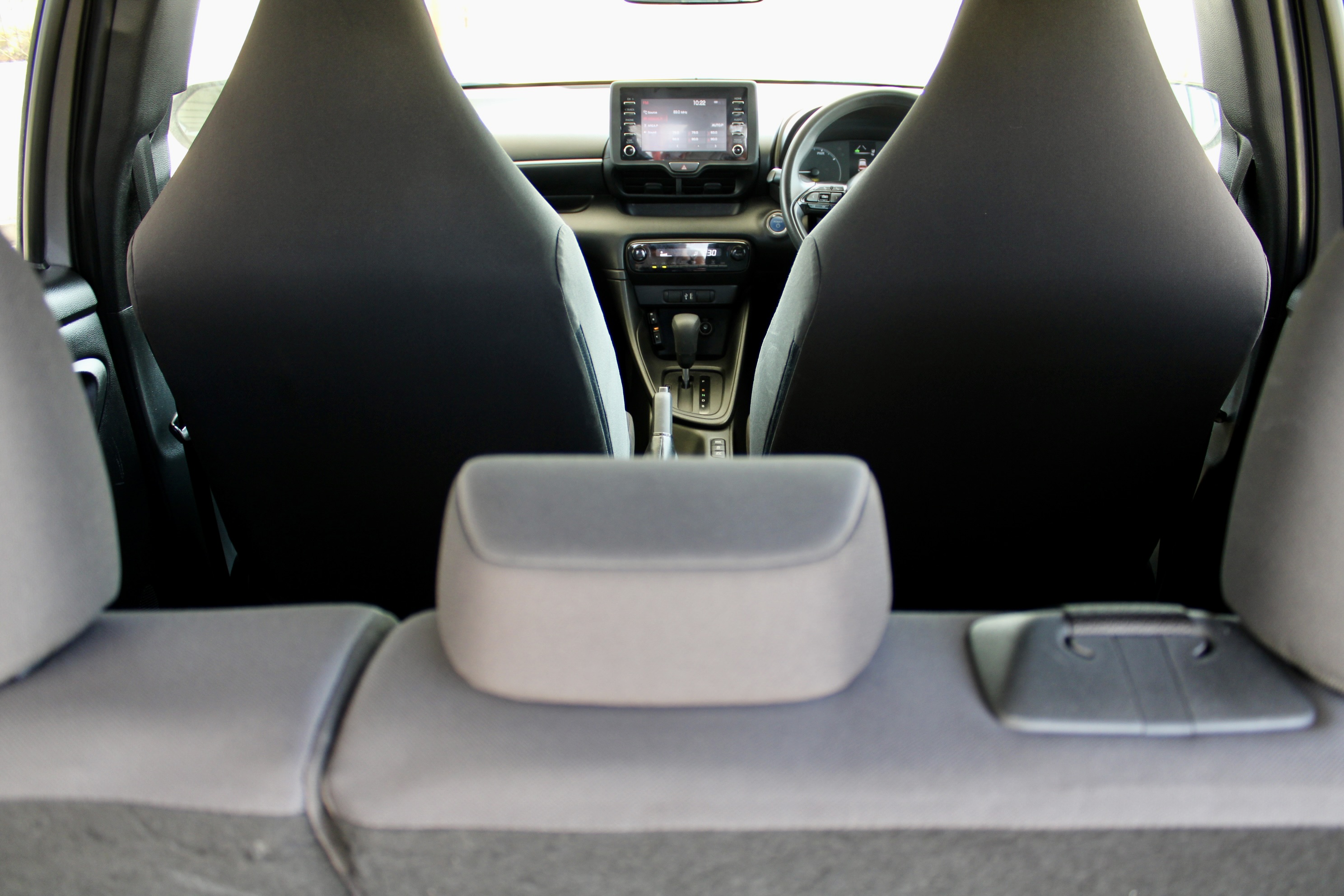 
								Toyota Yaris Hybrid full									