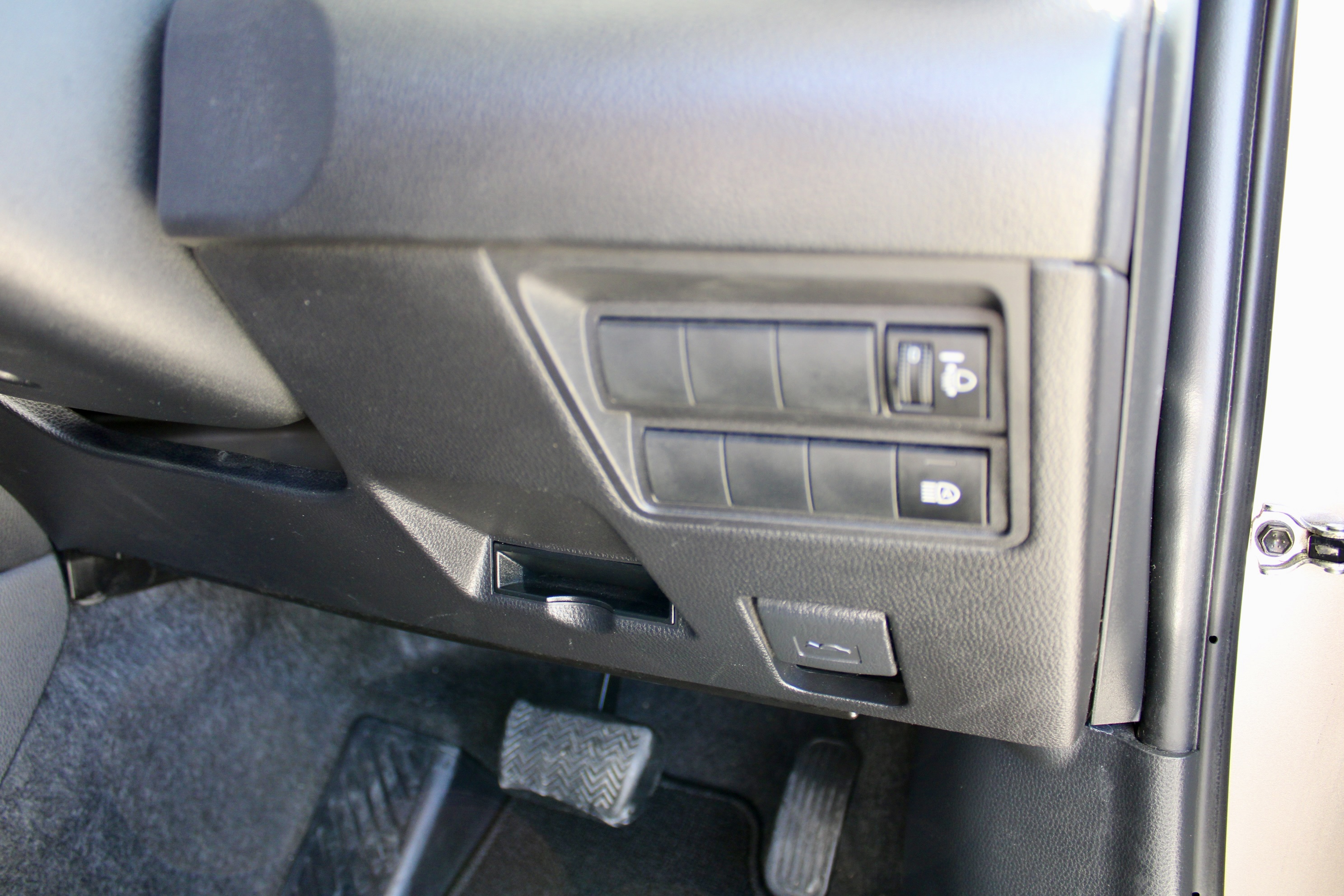 
								Toyota Yaris Hybrid full									
