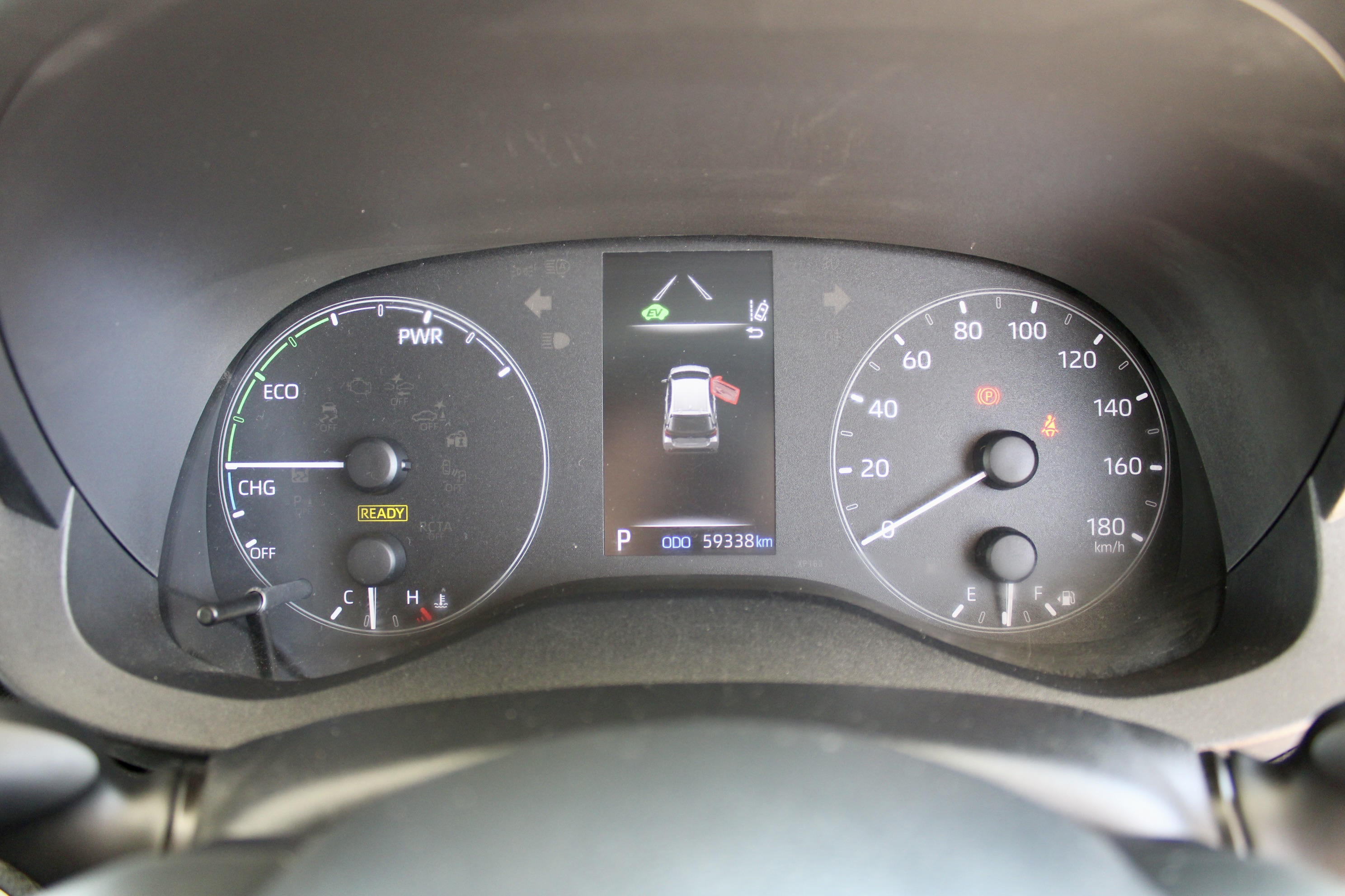 
								Toyota Yaris Hybrid full									