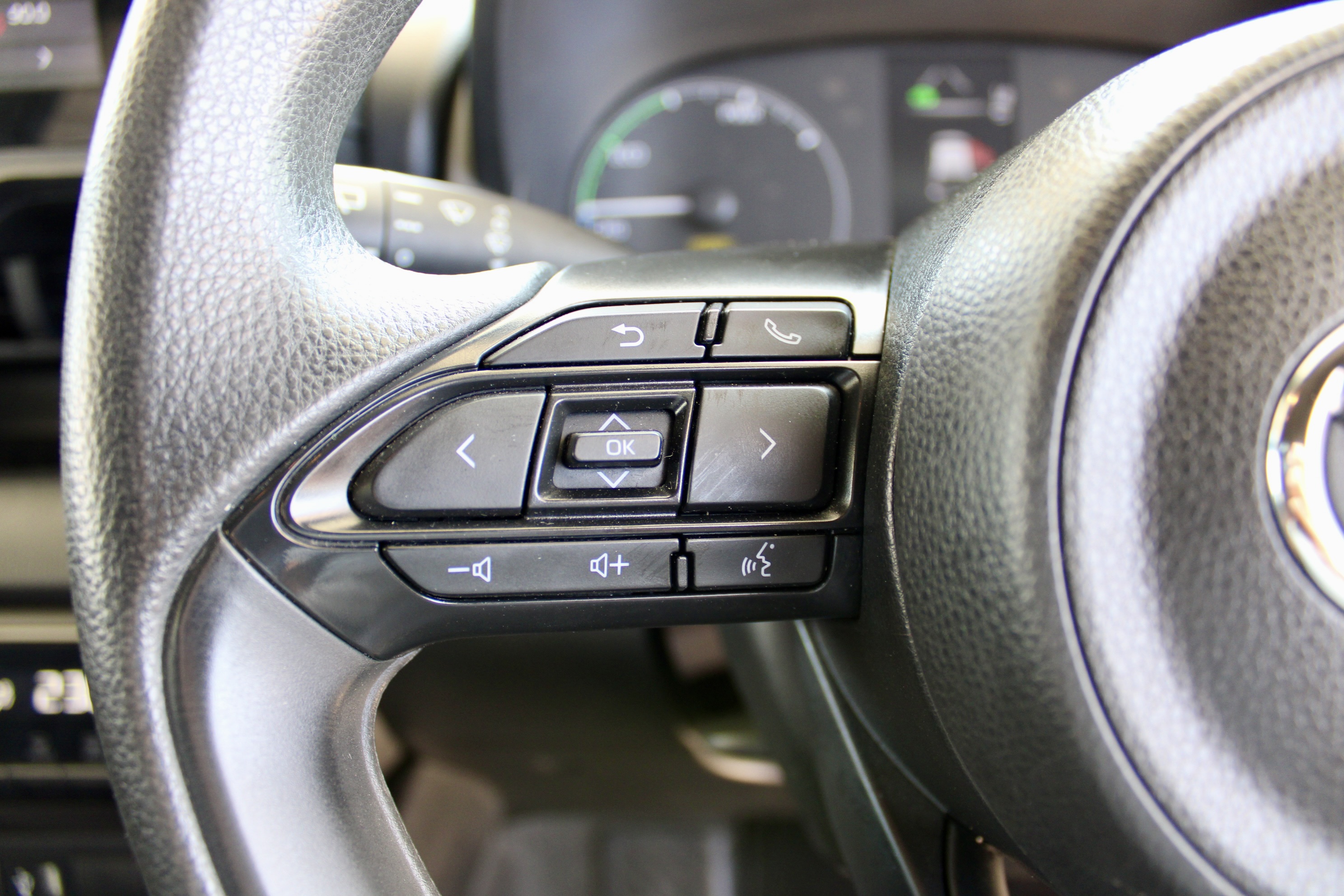 
								Toyota Yaris Hybrid full									