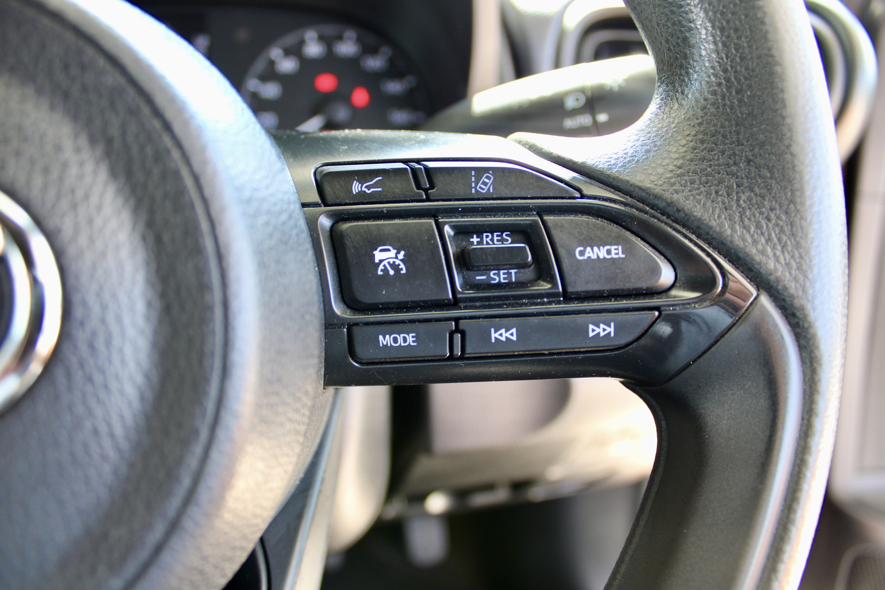 
								Toyota Yaris Hybrid full									