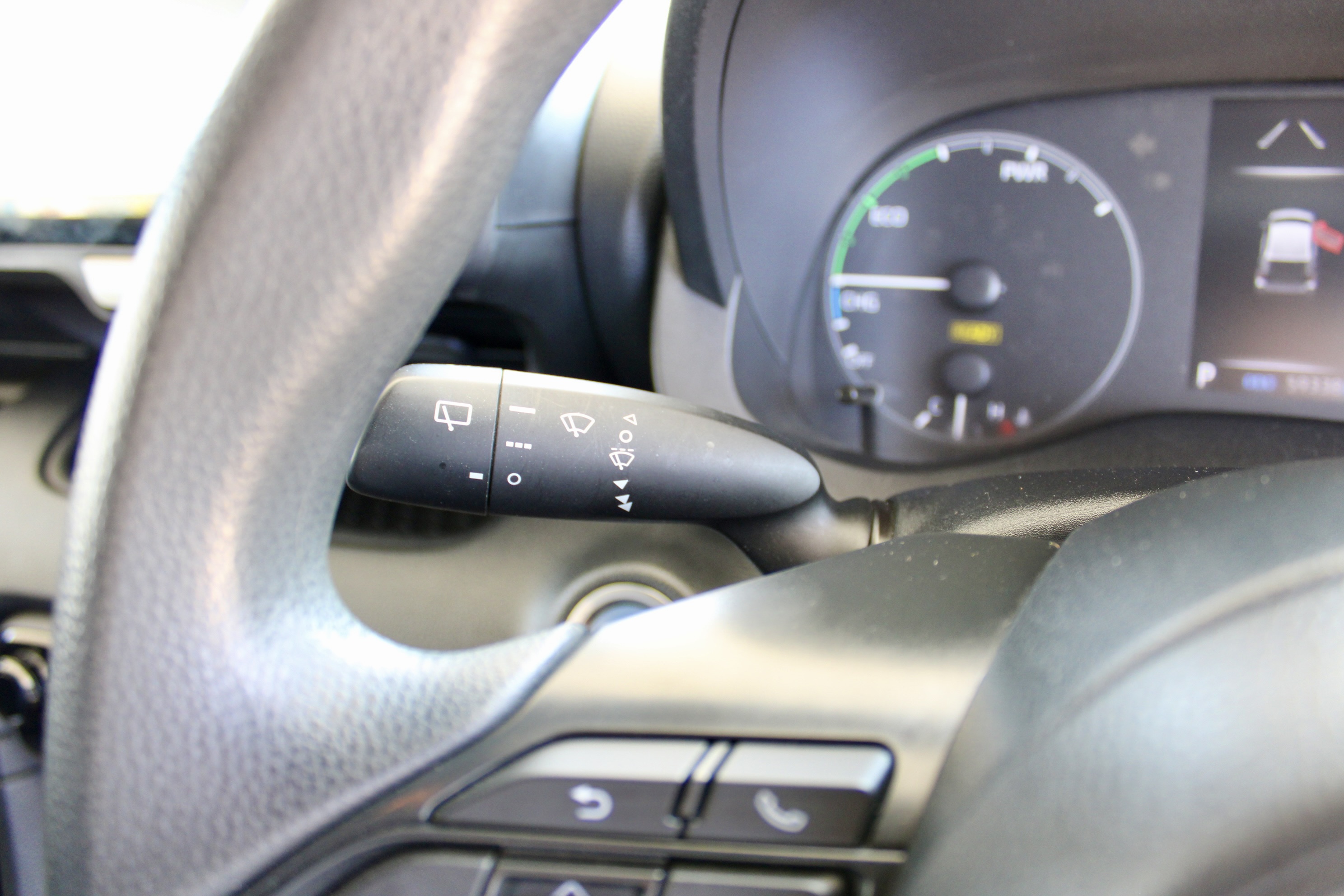 
								Toyota Yaris Hybrid full									