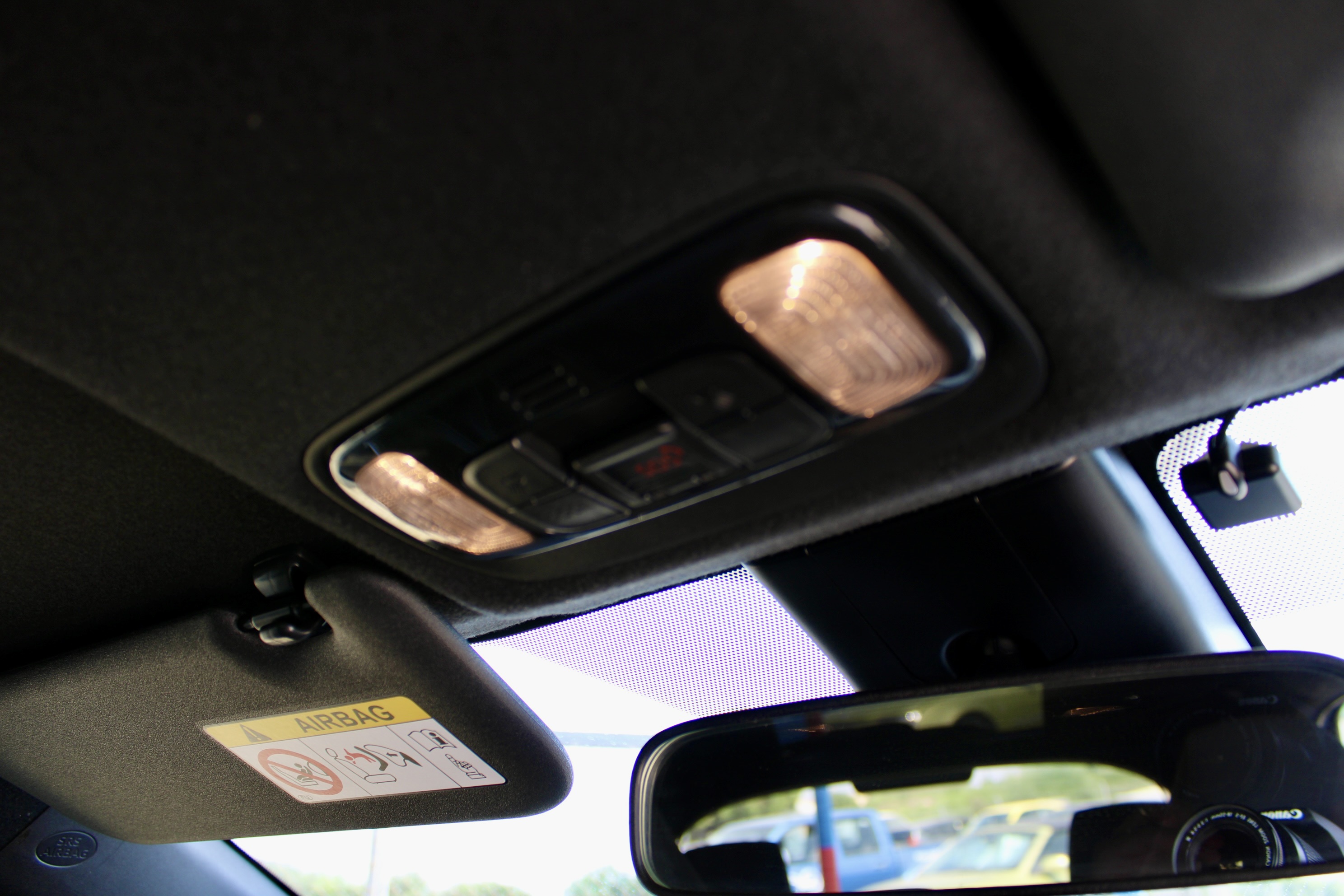 
								Toyota Yaris Hybrid full									