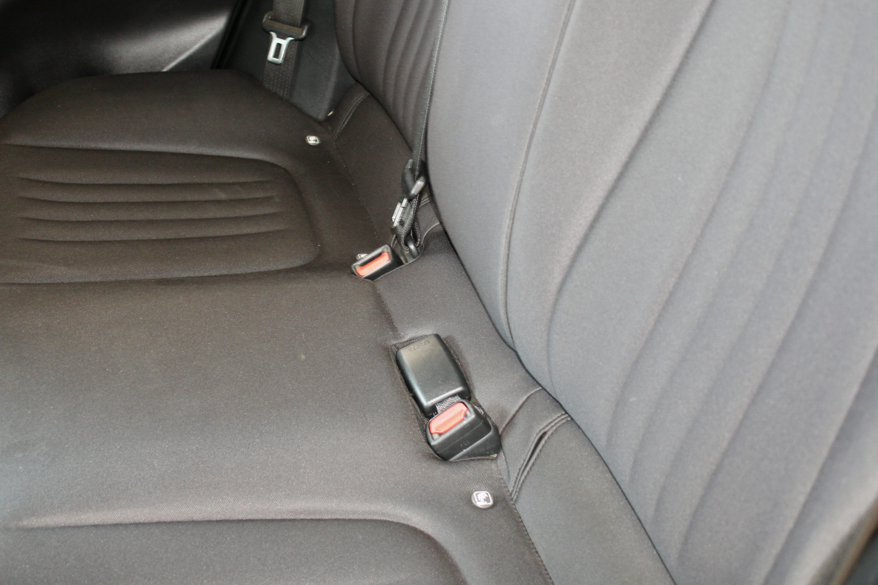 
								Toyota Yaris Hybrid full									