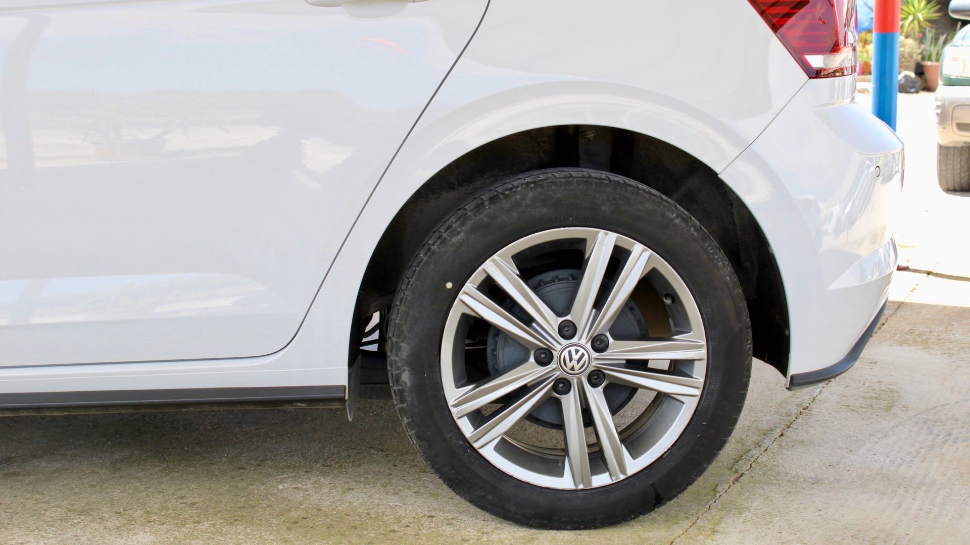 
								Volkswagen Polo R-Line 1.0 TSI full									
