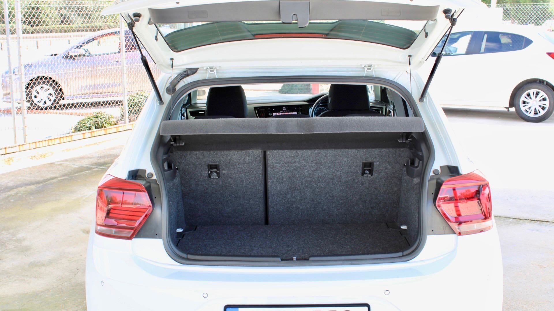 
								Volkswagen Polo R-Line 1.0 TSI full									
