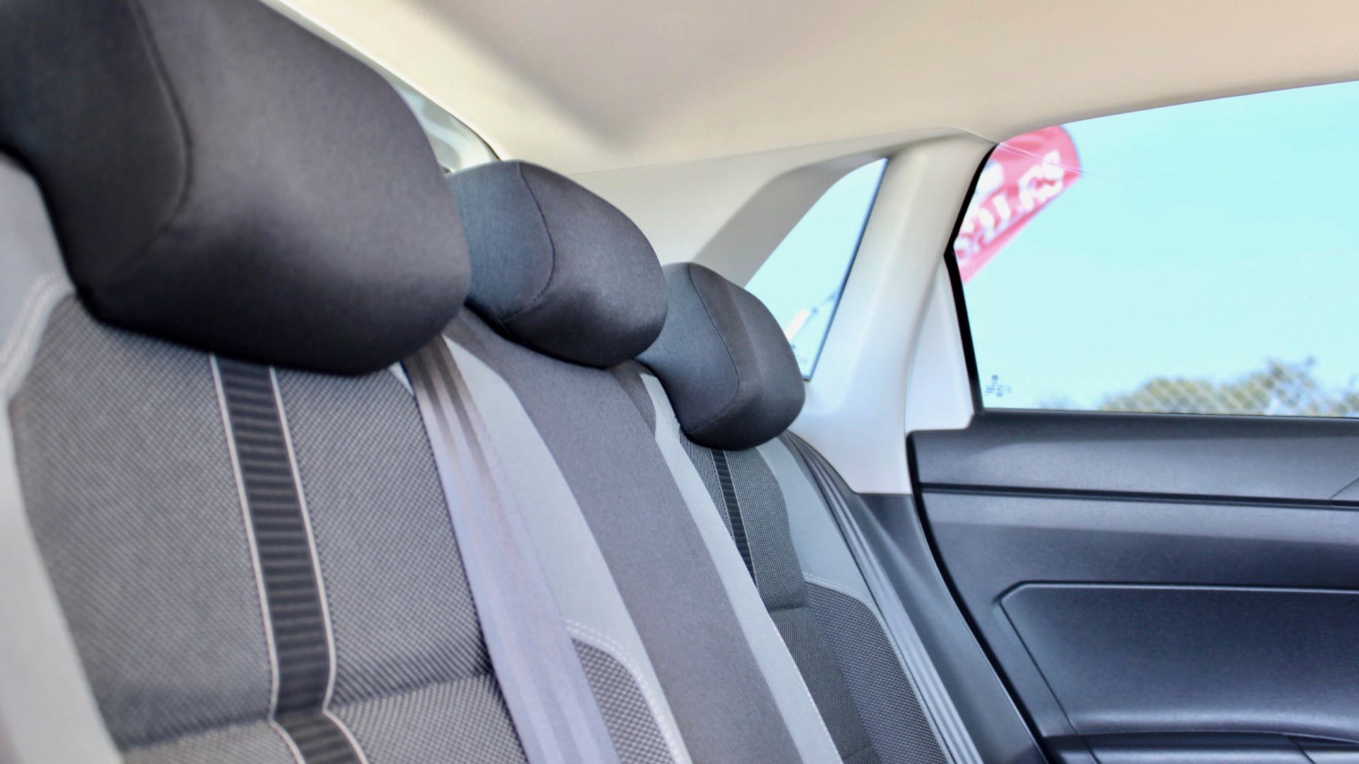 
								Volkswagen Polo R-Line 1.0 TSI full									