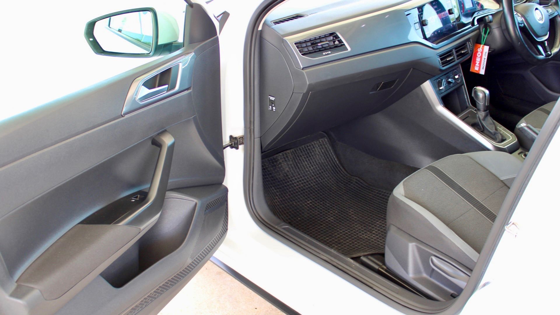 
								Volkswagen Polo R-Line 1.0 TSI full									