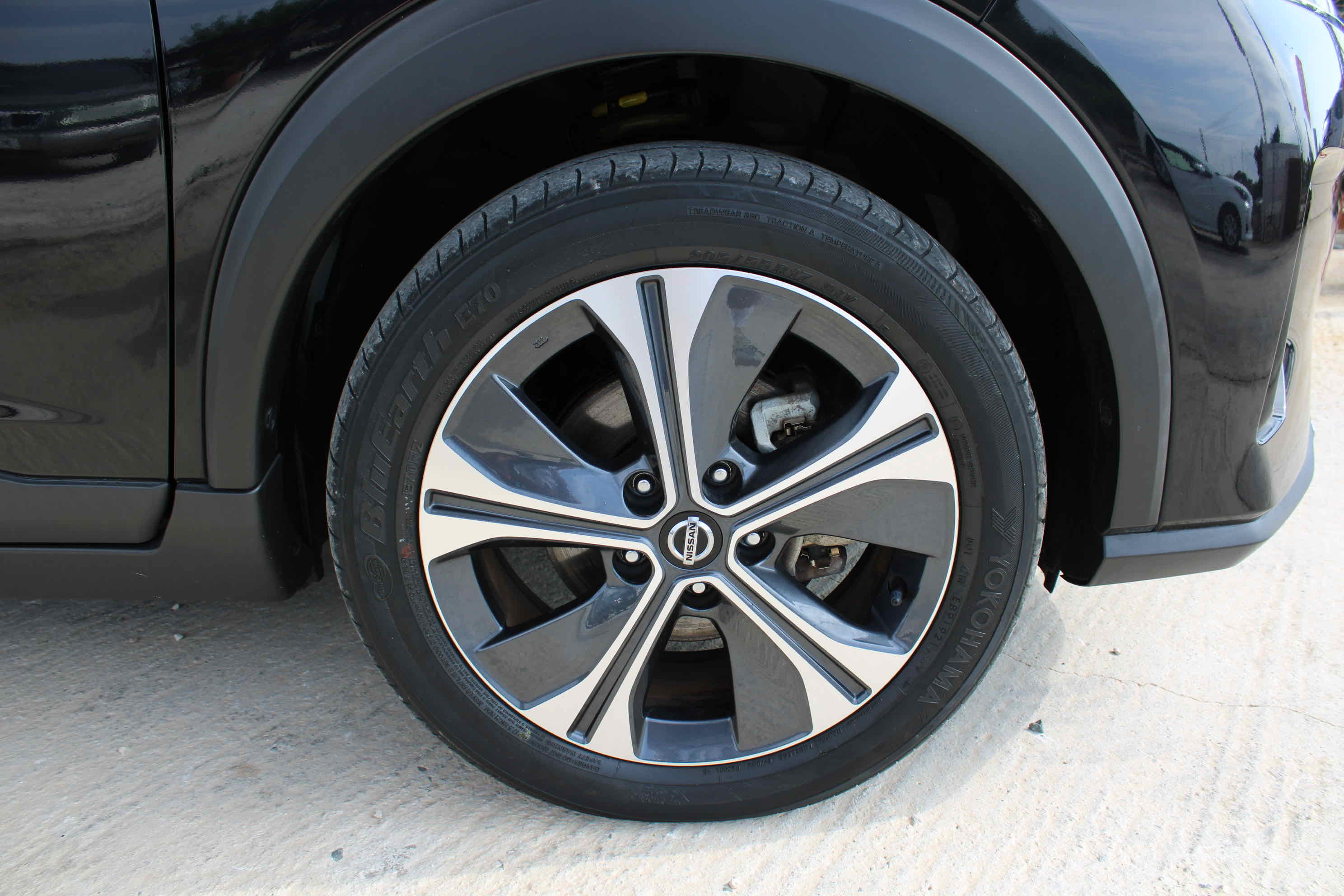 
								Nissan Kicks e-POWER full									