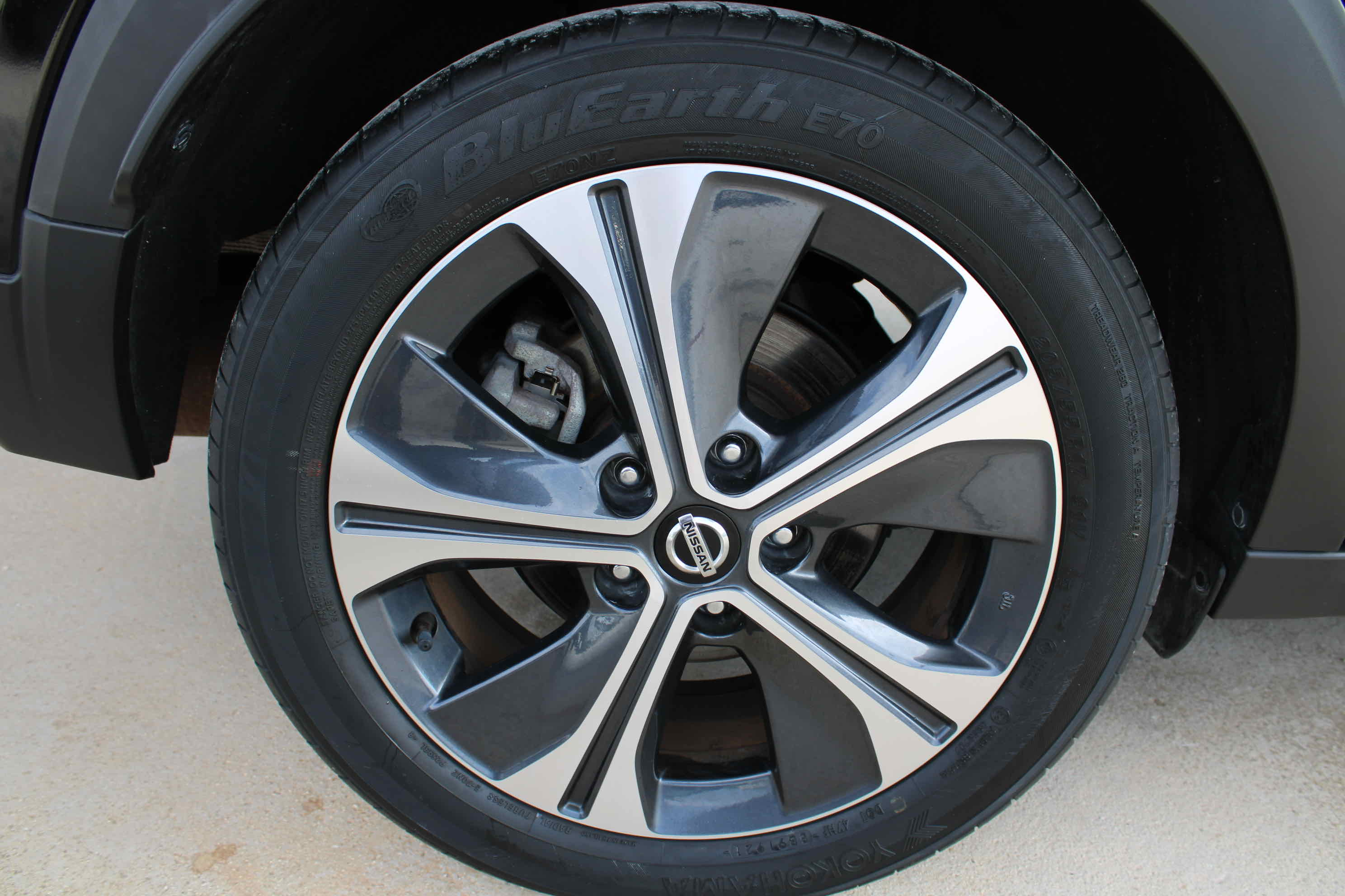
								Nissan Kicks e-POWER full									