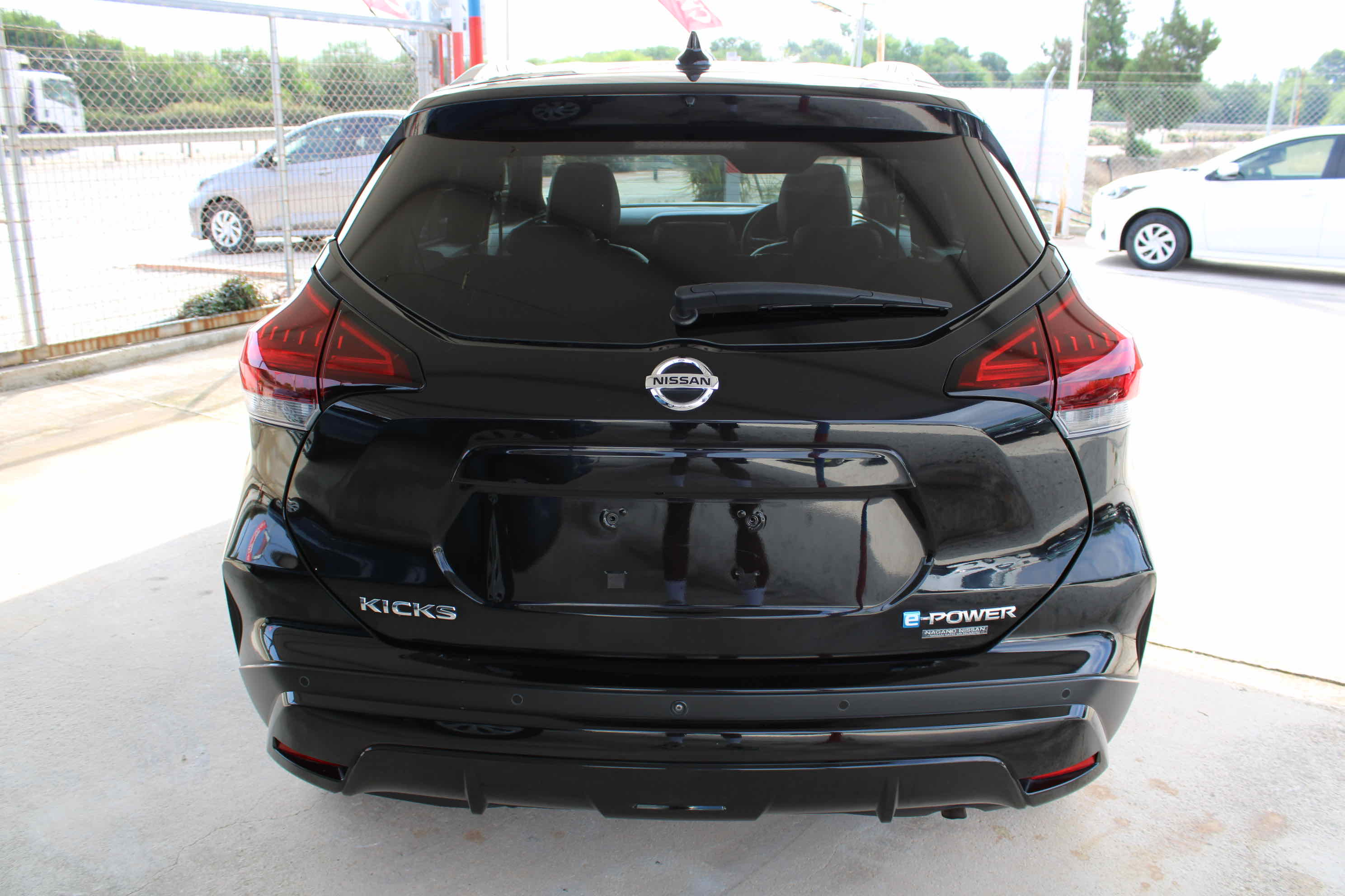 
								Nissan Kicks e-POWER full									