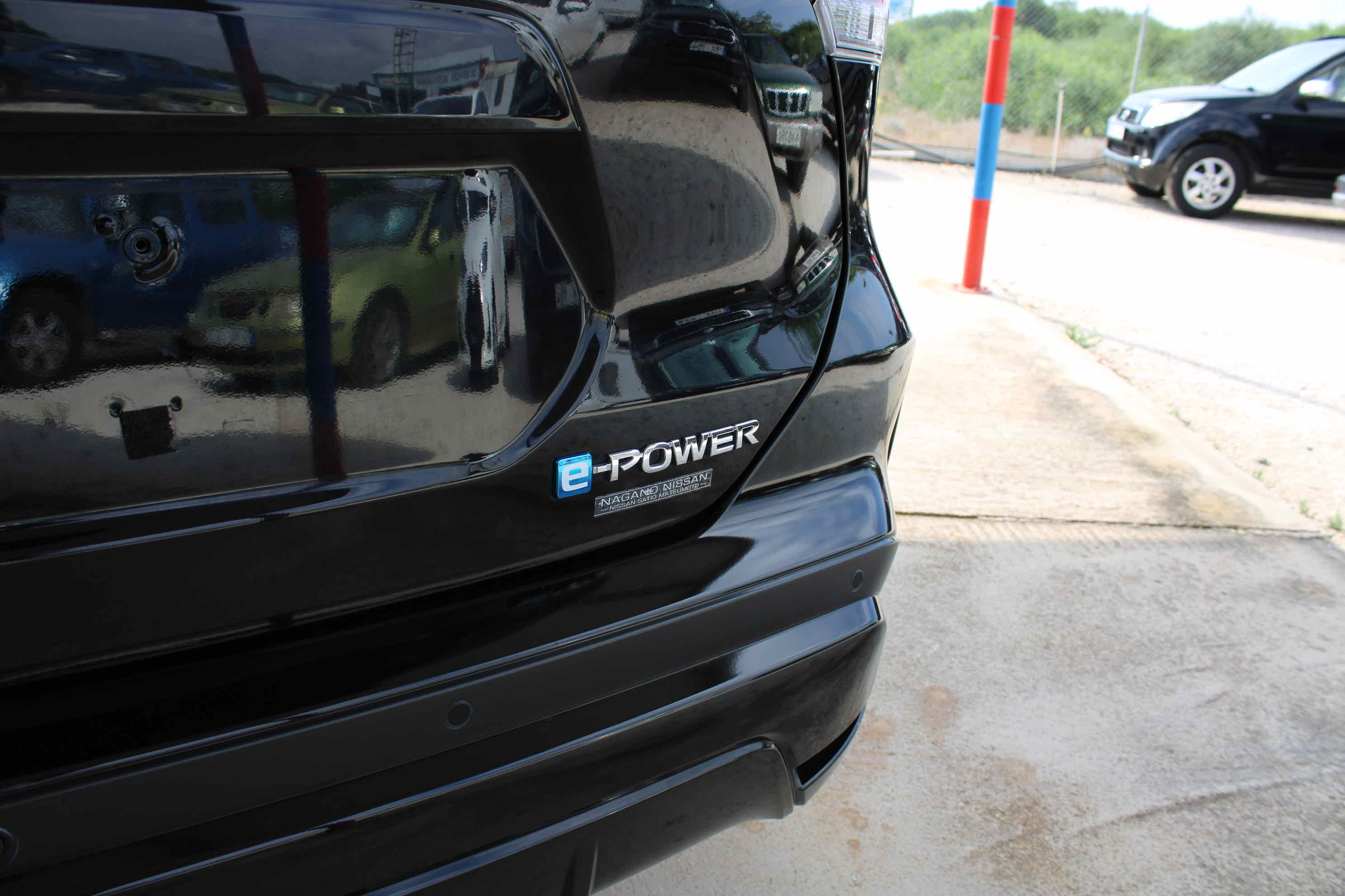 
								Nissan Kicks e-POWER full									
