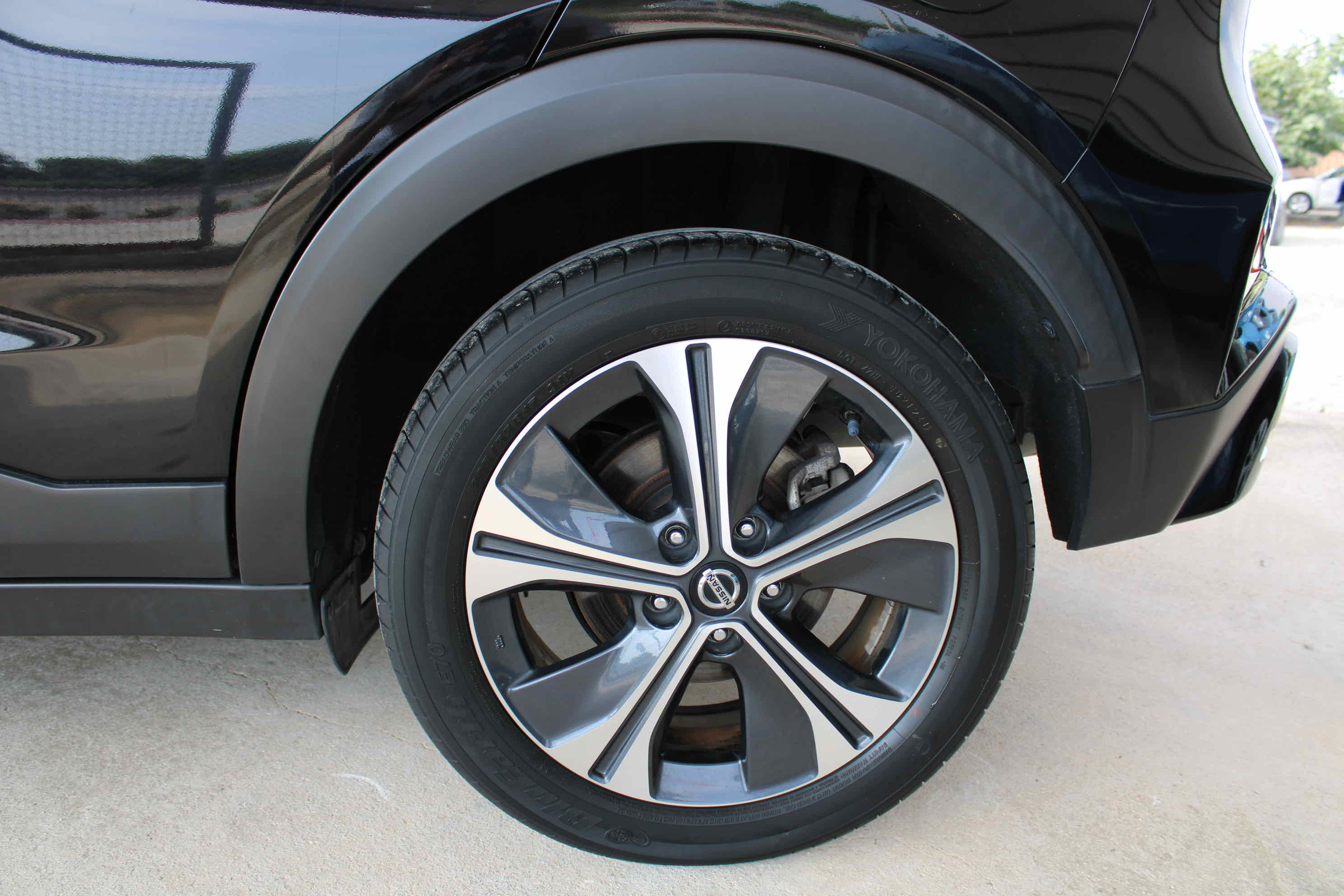 
								Nissan Kicks e-POWER full									