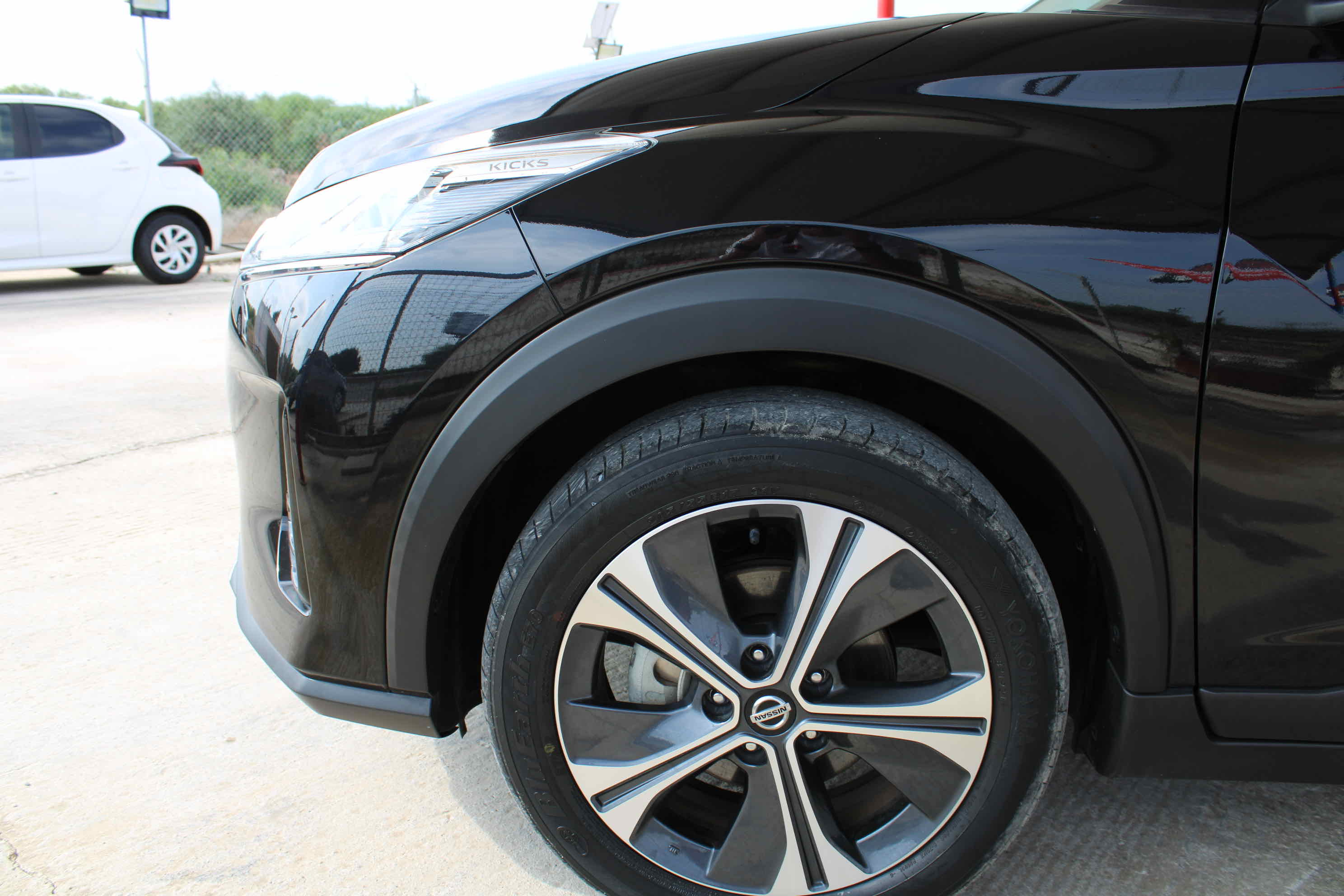 
								Nissan Kicks e-POWER full									