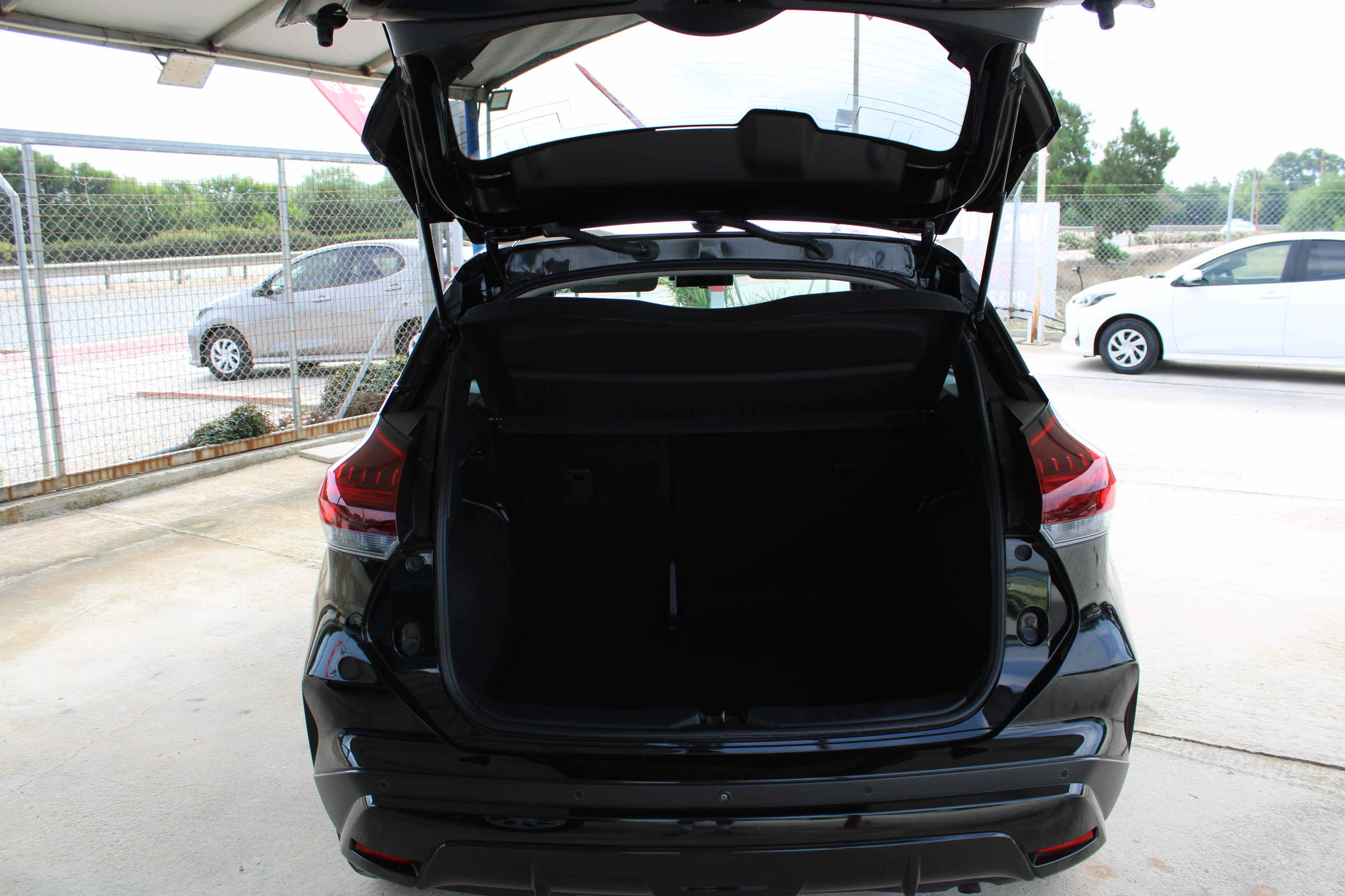 
								Nissan Kicks e-POWER full									