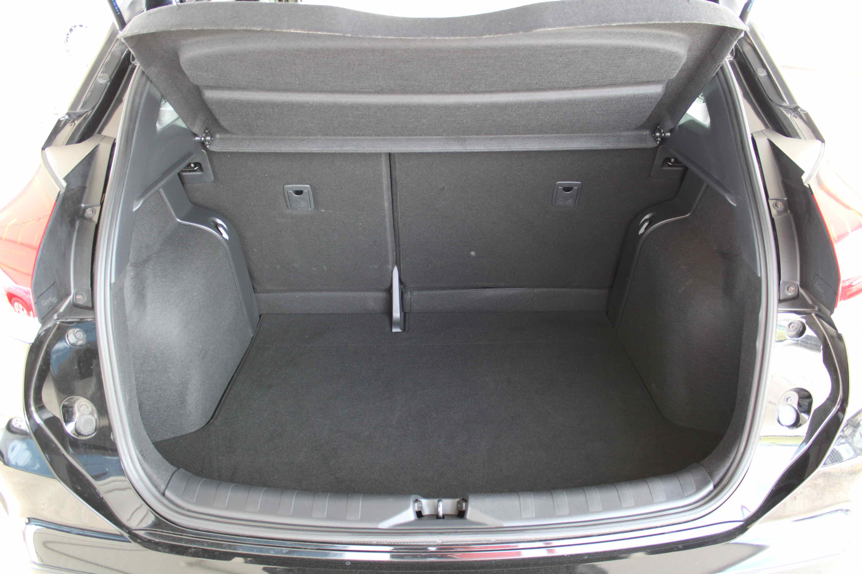 
								Nissan Kicks e-POWER full									