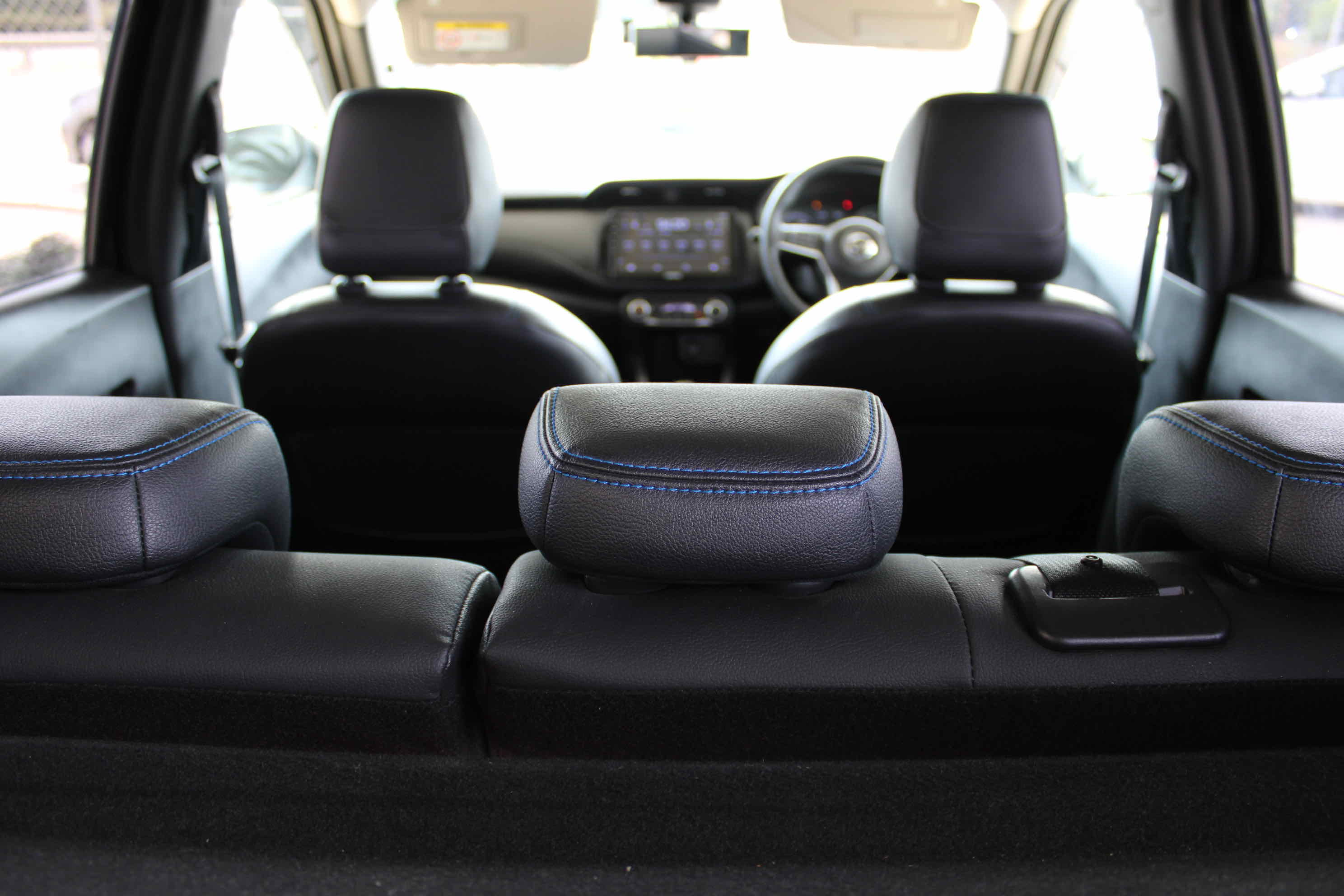 
								Nissan Kicks e-POWER full									