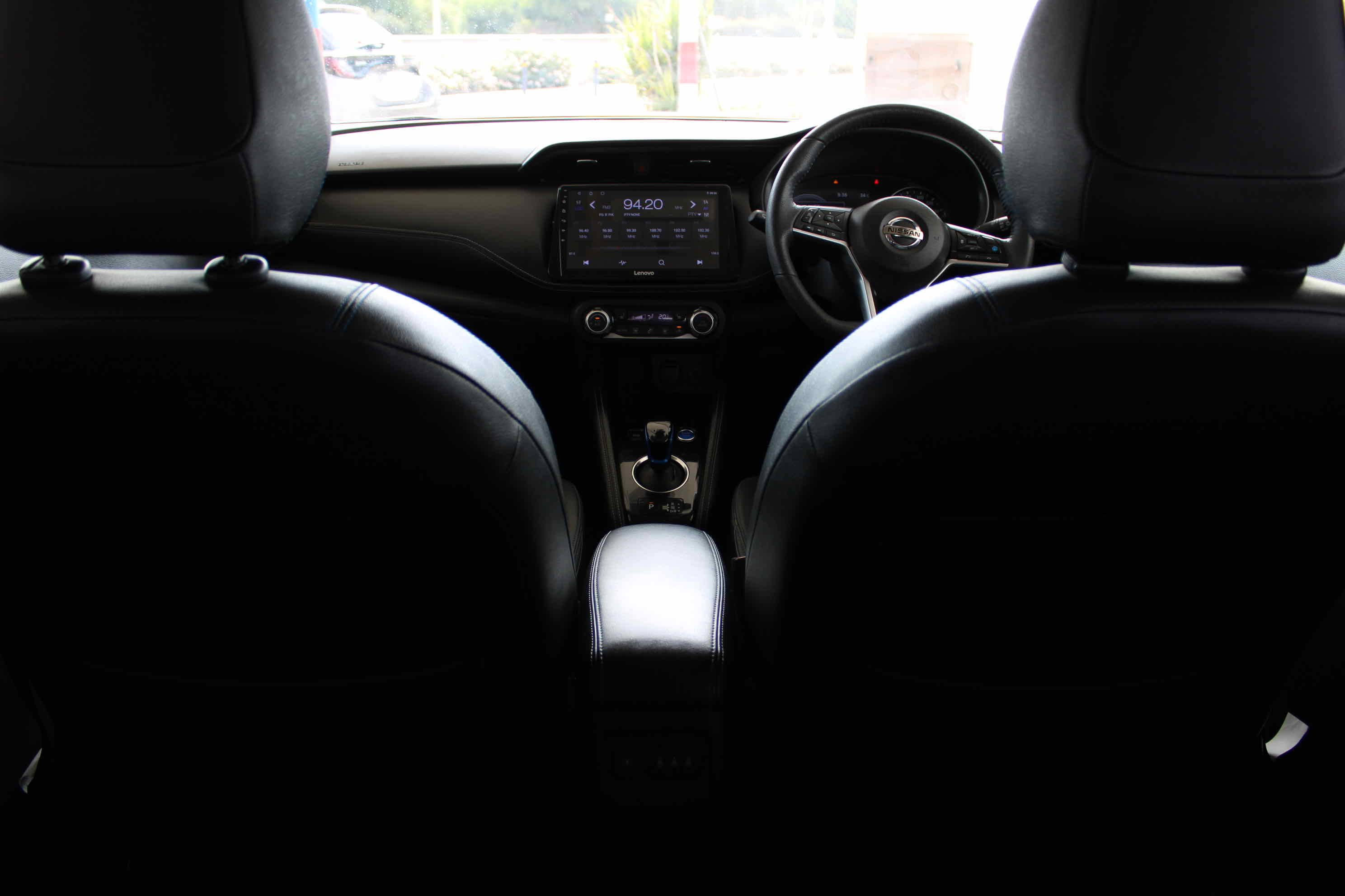 
								Nissan Kicks e-POWER full									