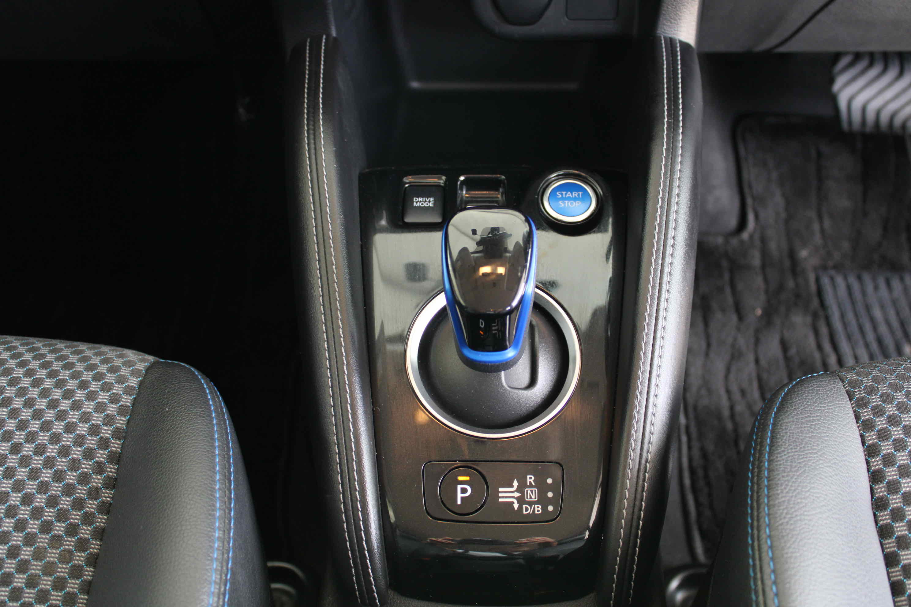 
								Nissan Kicks e-POWER full									