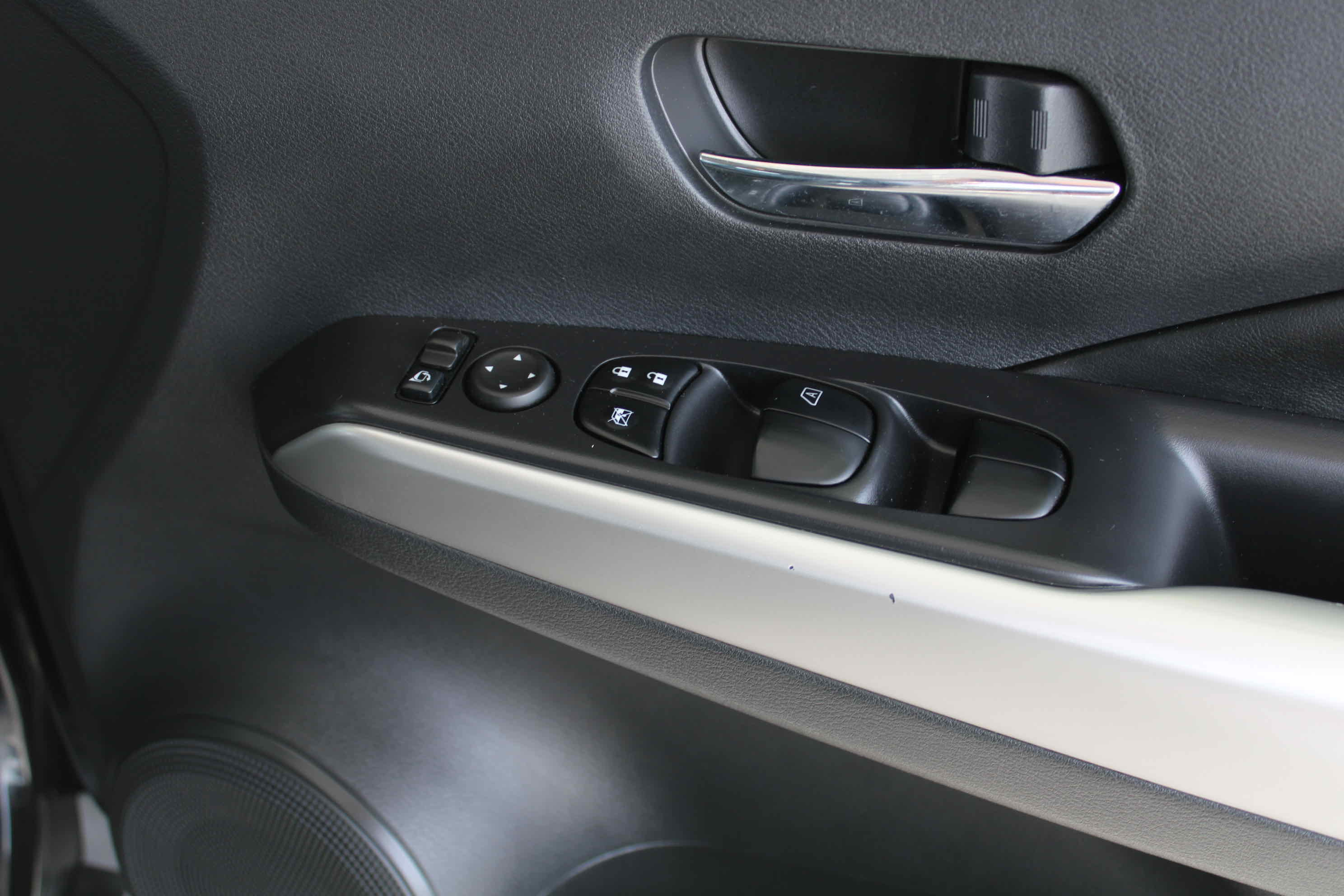 
								Nissan Kicks e-POWER full									